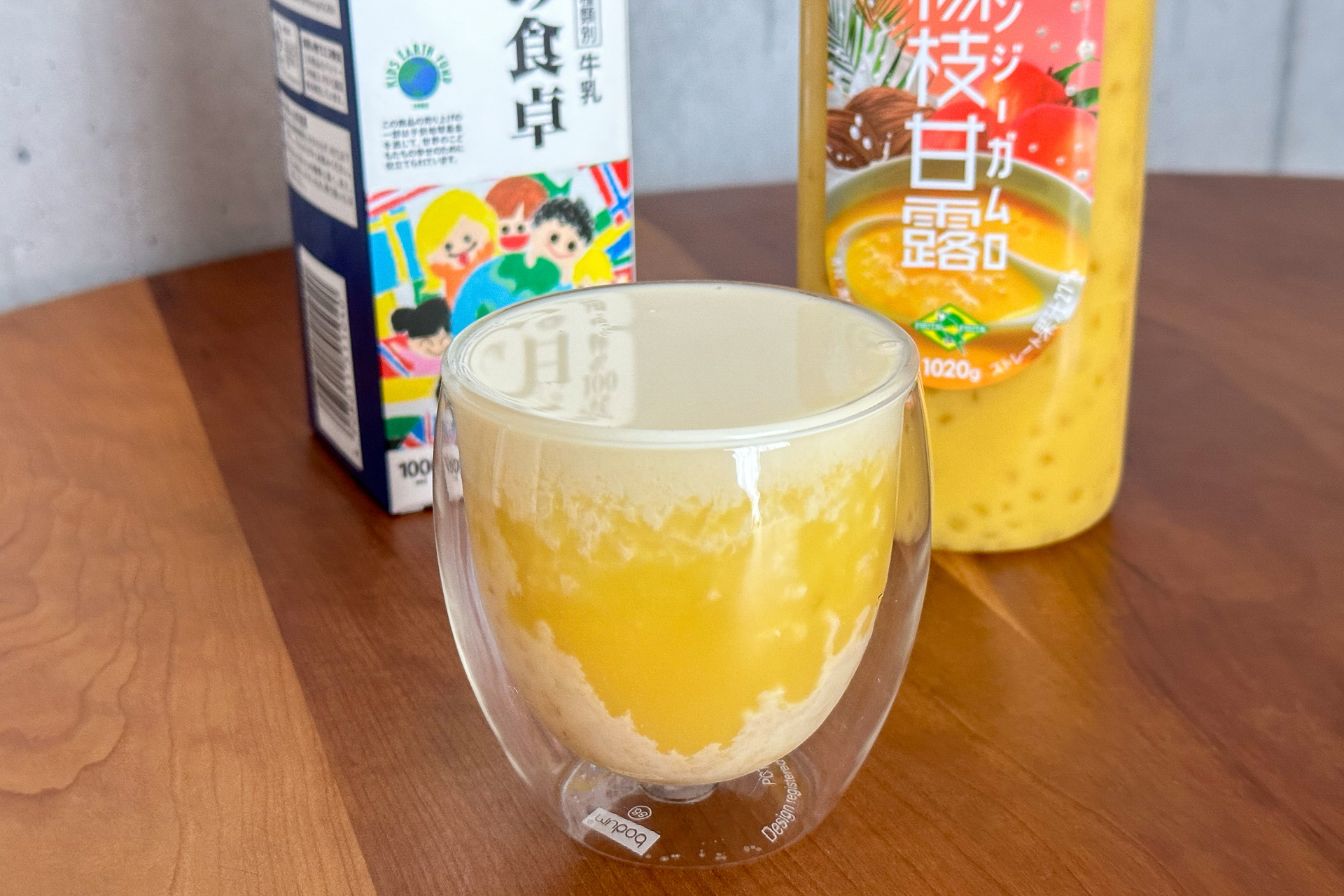 あとから牛乳を注ぐとキレイなマーブル模様に