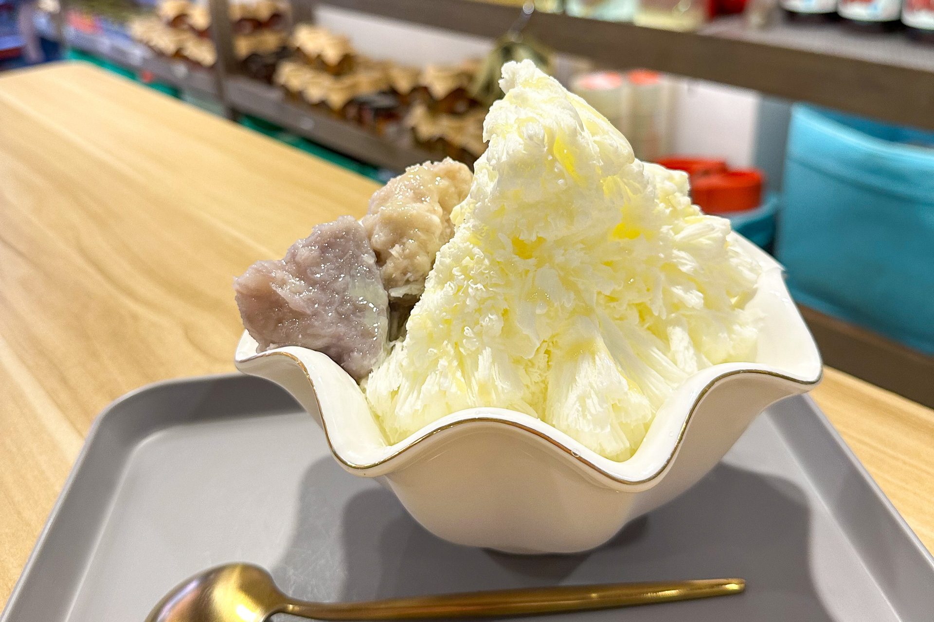 乾物や漢方薬、布などの問屋が建ち並ぶ「迪化街」をぶらり