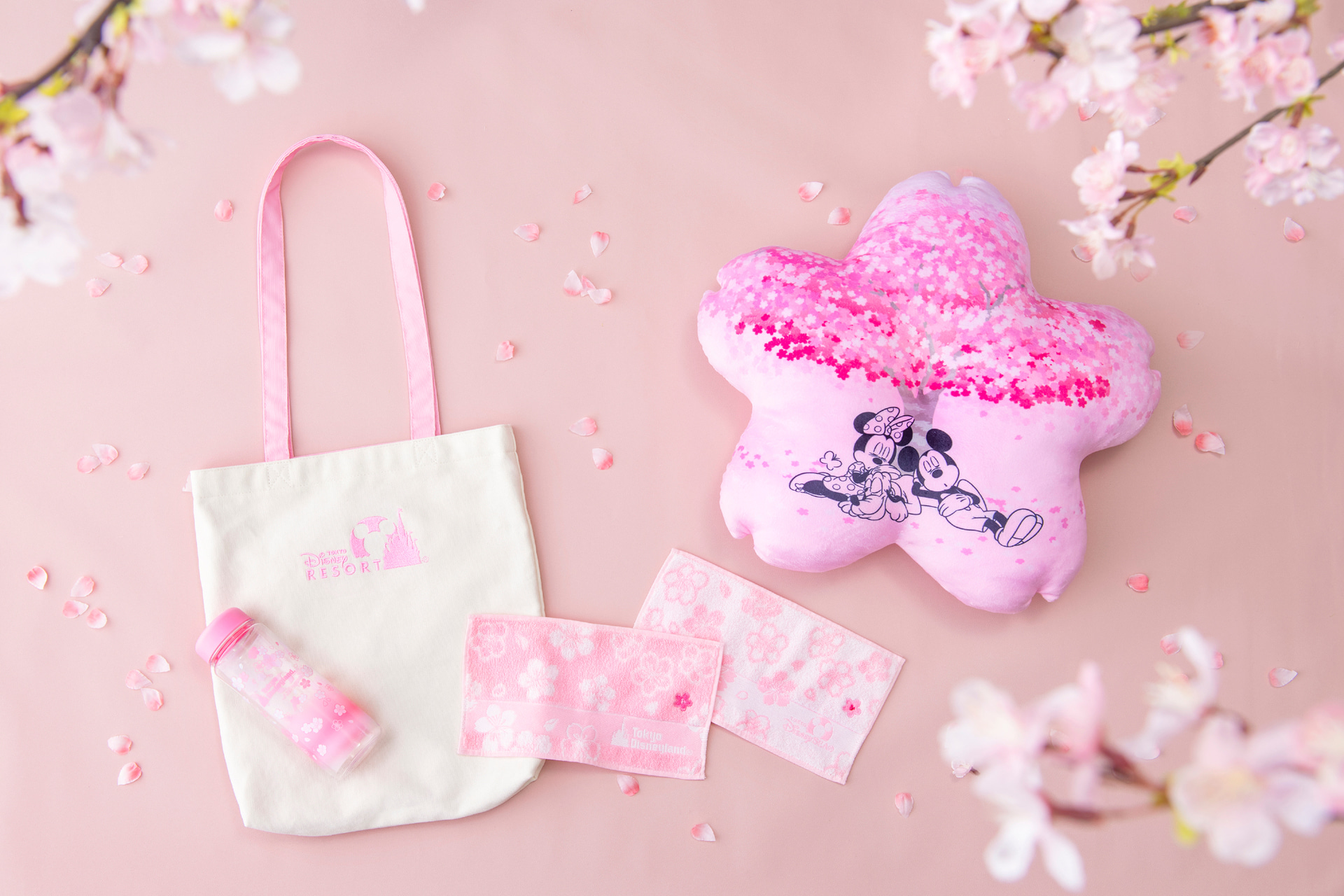 東京ディズニーリゾートはディズニー100がテーマのグッズと桜モチーフのグッズを発売する