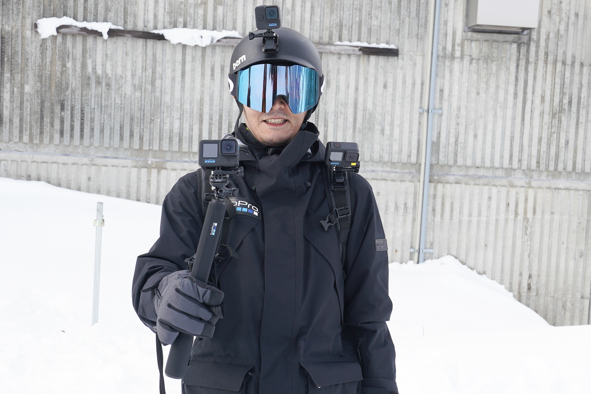 GoPro3台をマウントした山下さん