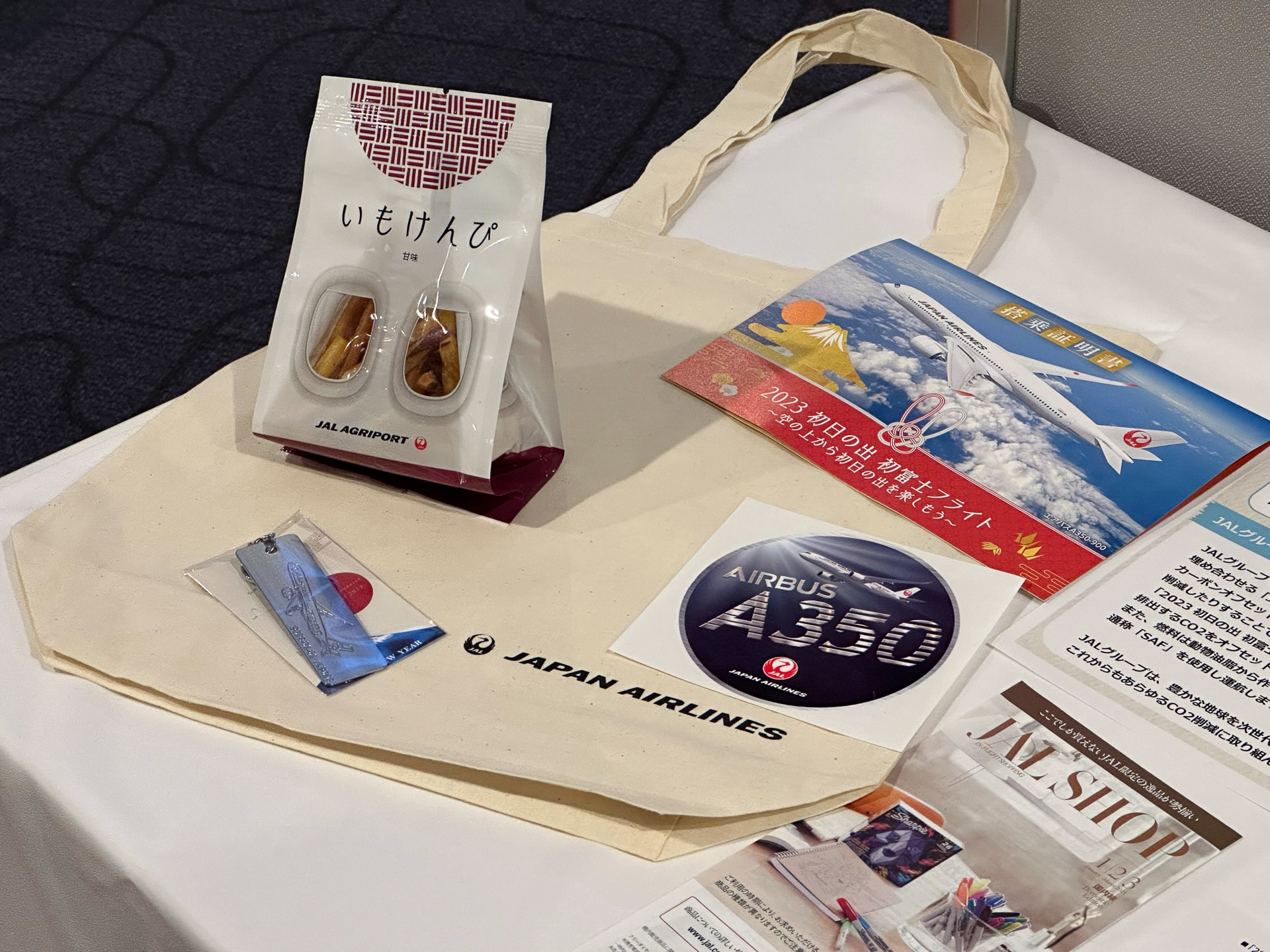 配布したおせち風弁当など