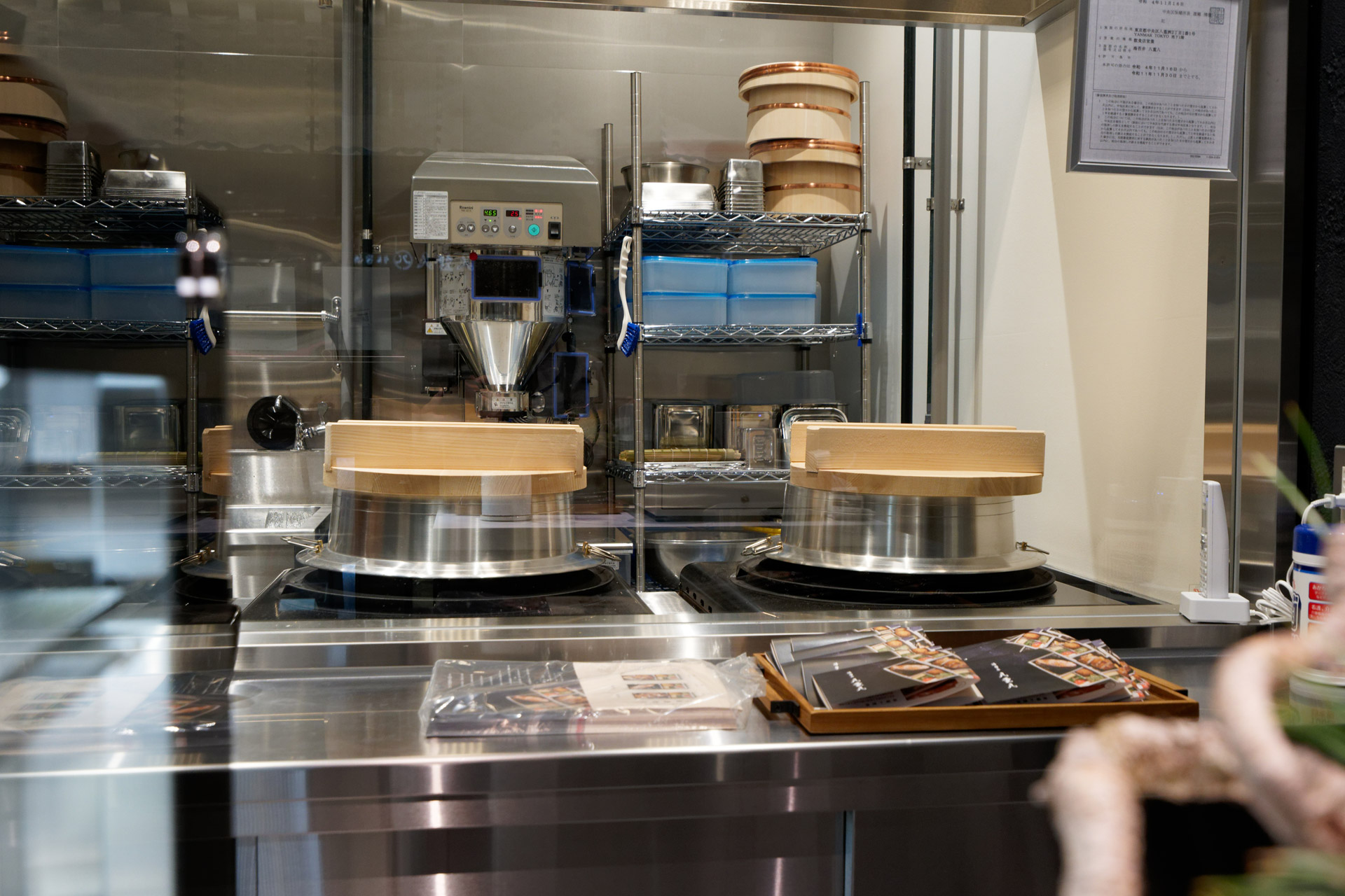 羽釜を使って炊き上げたお米を使用