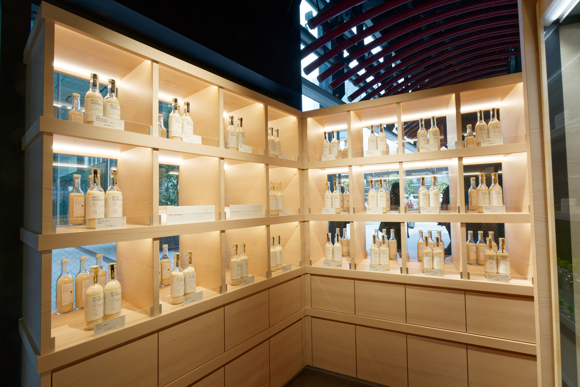 日本全国のお米を瓶詰めで販売