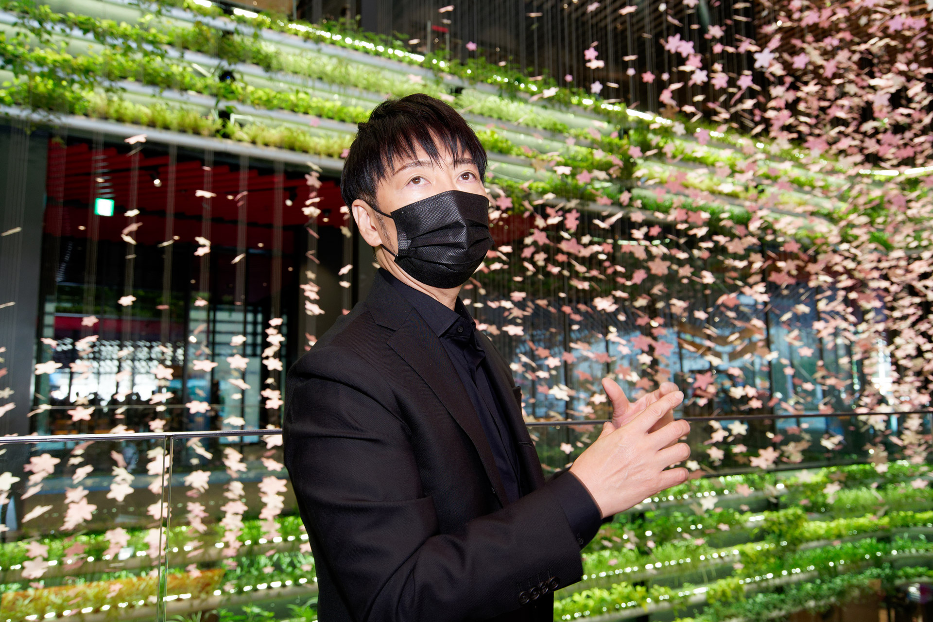 クリエイティブディレクターの佐藤可士和氏は、自ら手がけた「HANASAKA」のロゴや設備デザインの狙いなどについて解説した