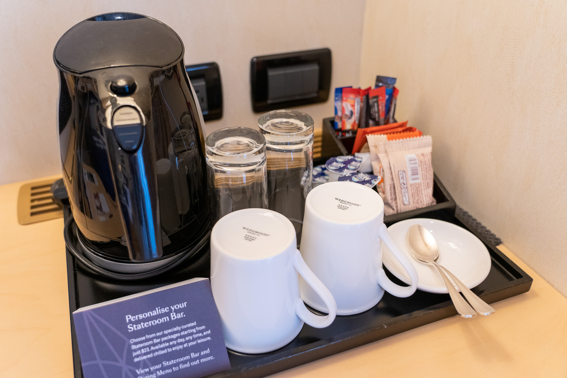 電気ケトルに無料のコーヒー＆紅茶など