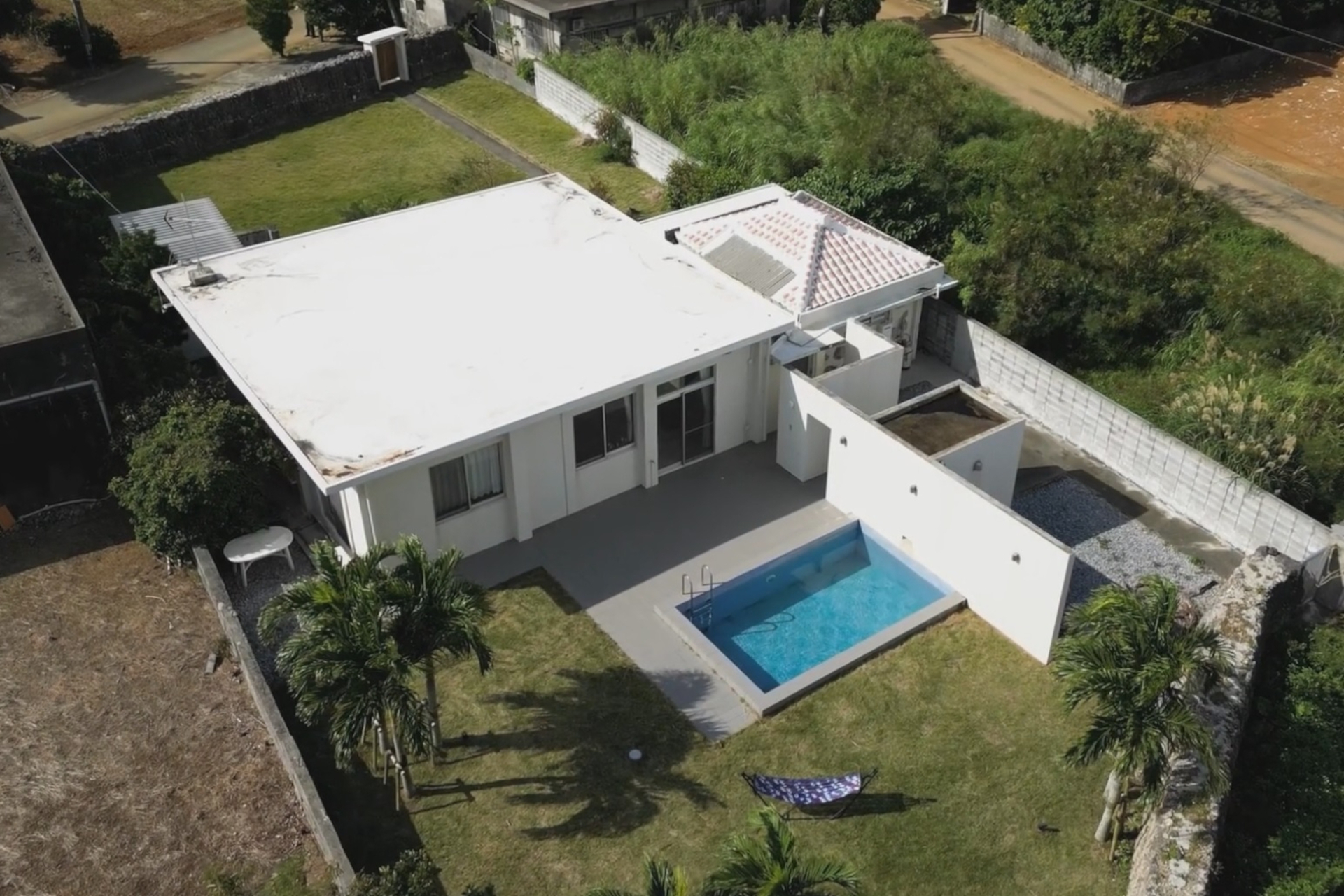 宮古島の自然に囲まれるプール付きヴィラ