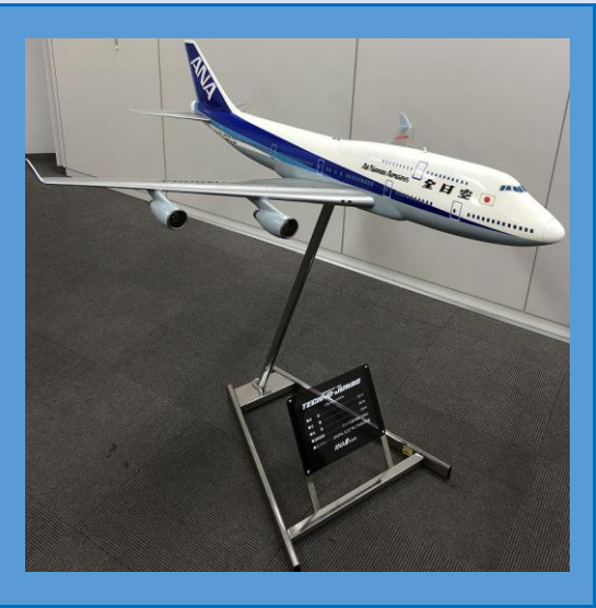 ボーイング 747-400 モデルプレーン（JA8094）1/50サイズ 台座付き 化粧箱入り/化粧箱なし
