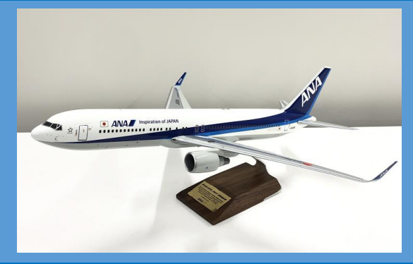 ボーイング 767-300ER モデルプレーン（JA619A）1/100 サイズ 台座付き
