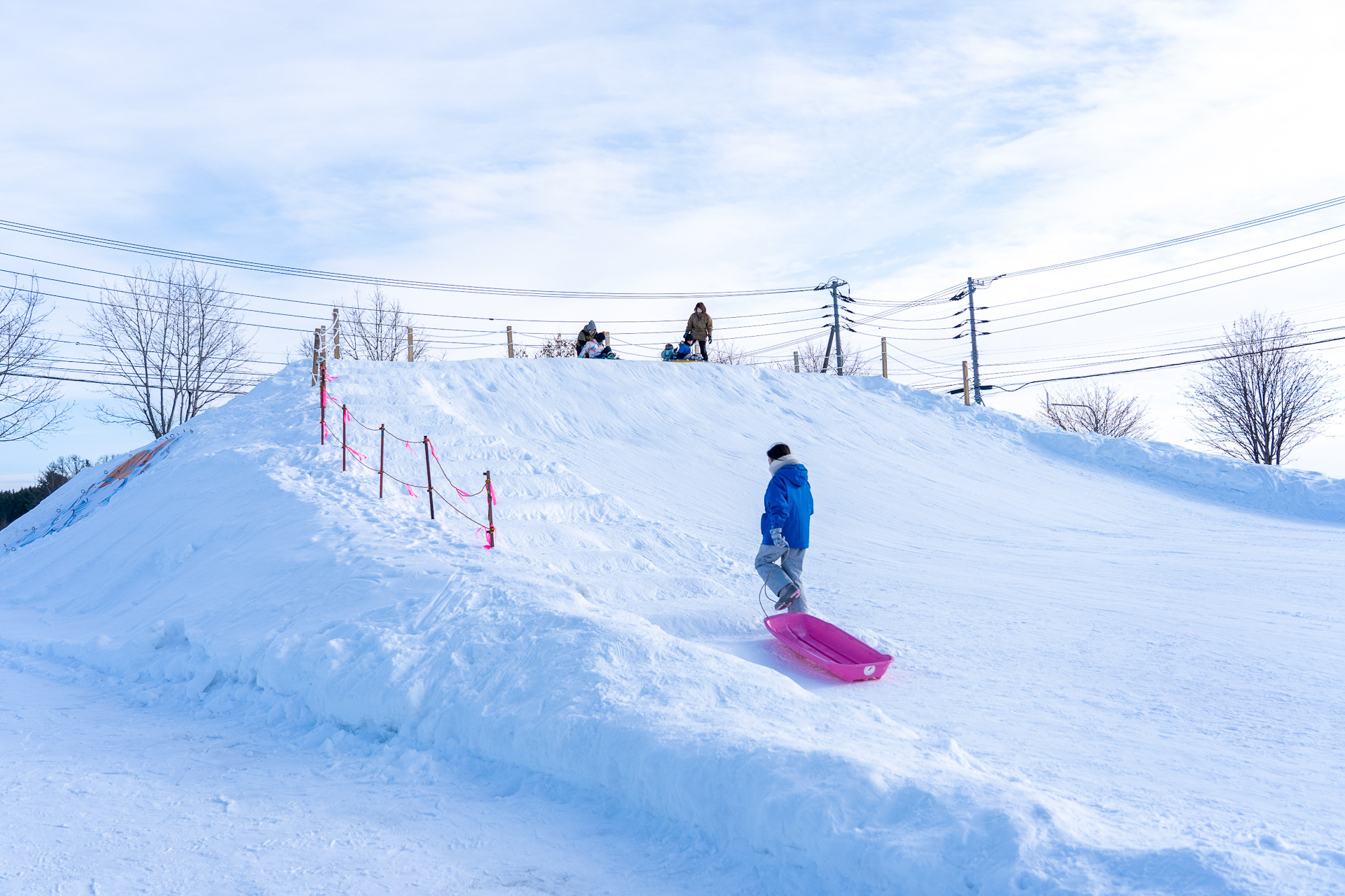 そり遊び用「ジャンボすべり台」もある