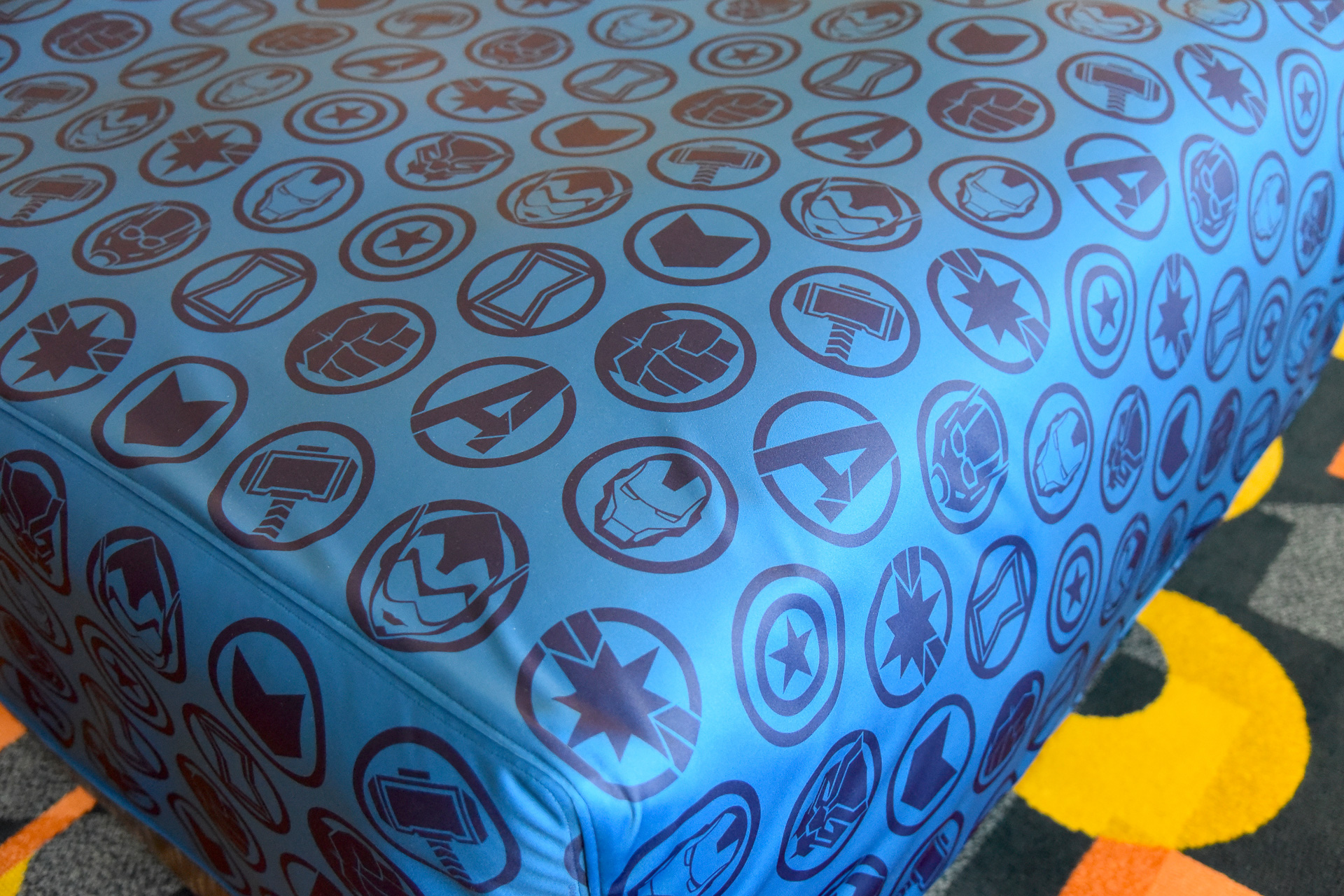 ベッドスローはアイコンがぎっしりデザインされています