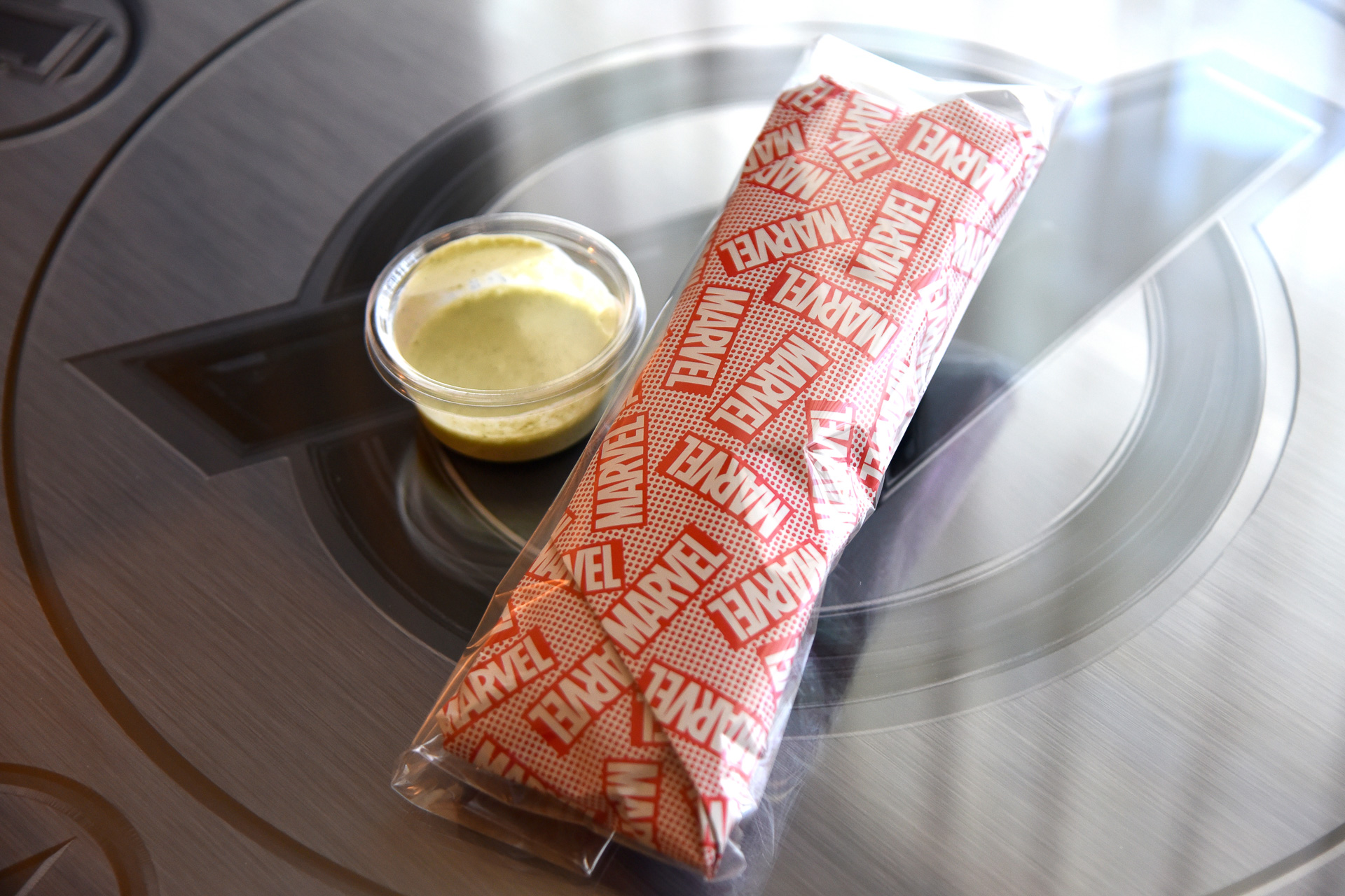 「ケバブチキンとレッドキャベツのシャワルマ ヨーグルトミントソース添え」であのシーンを再現