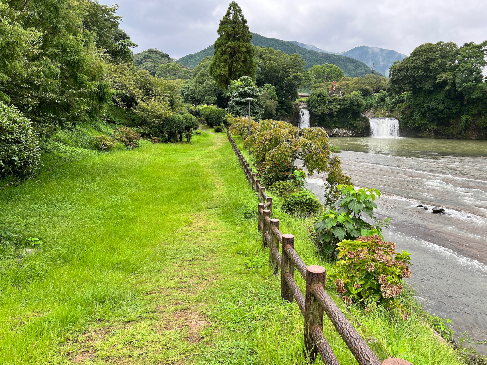 散策スポット「轟の滝公園」。美肌の湯で知られる嬉野温泉街まではクルマで約5分