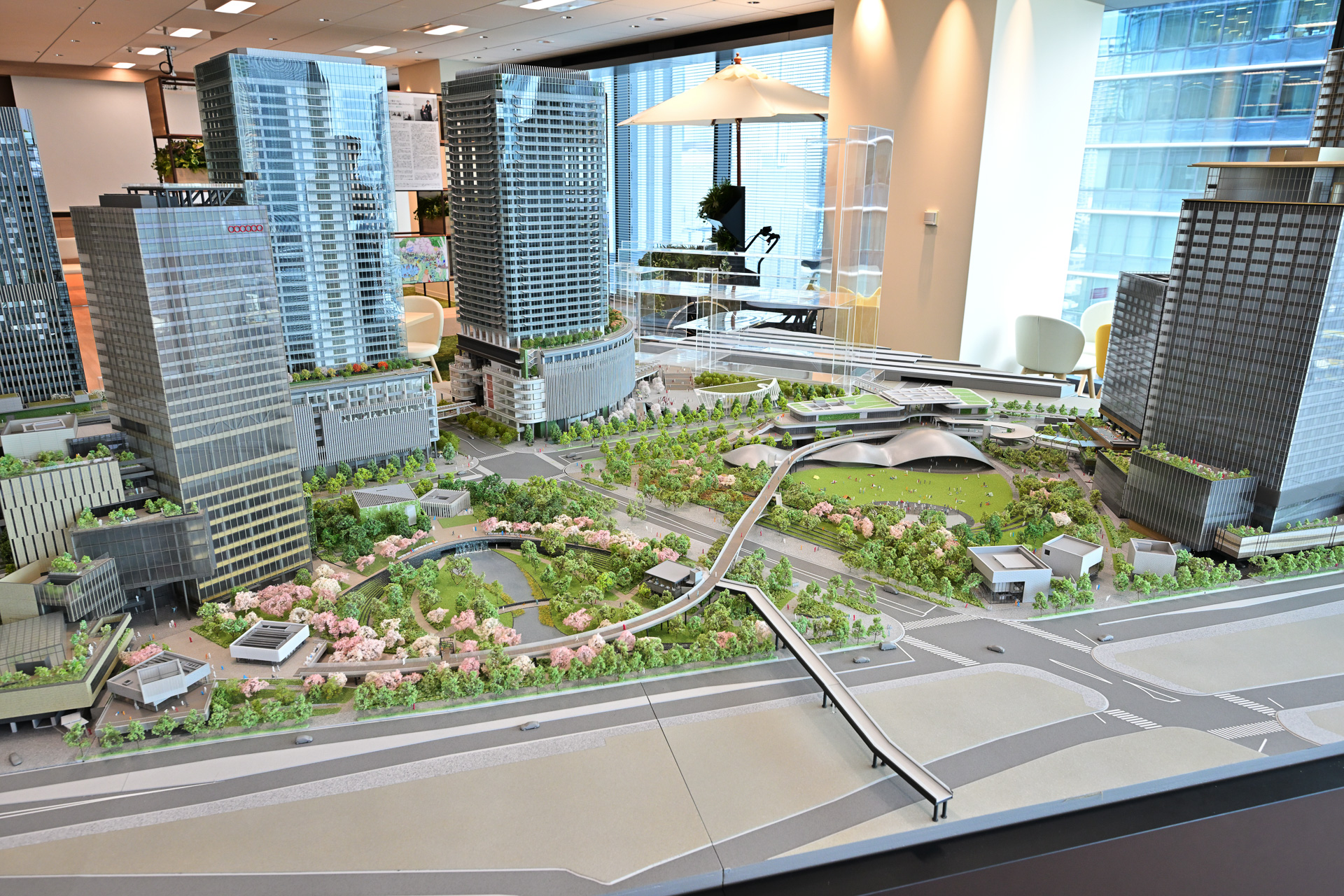 関係者向けにオープンした完成予想模型が設置されたPRルーム