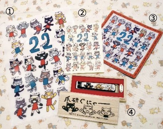 クリアファイル（220円）、メモノート（242円）、マウスパッド（1100円）、つめ切り（4290円）