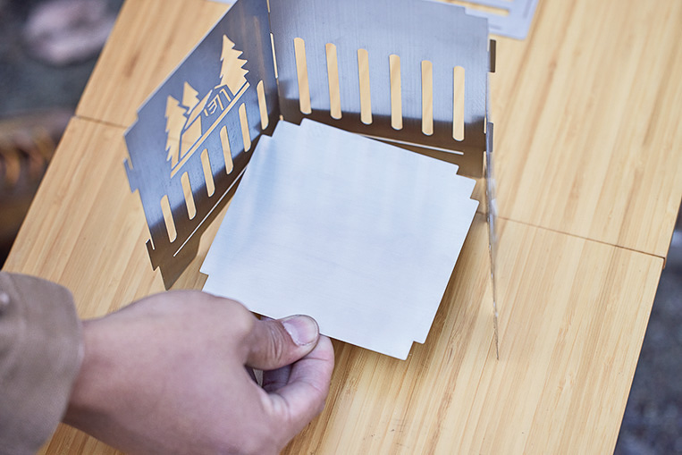 付録の焚き火台はステンレスの組み立て式