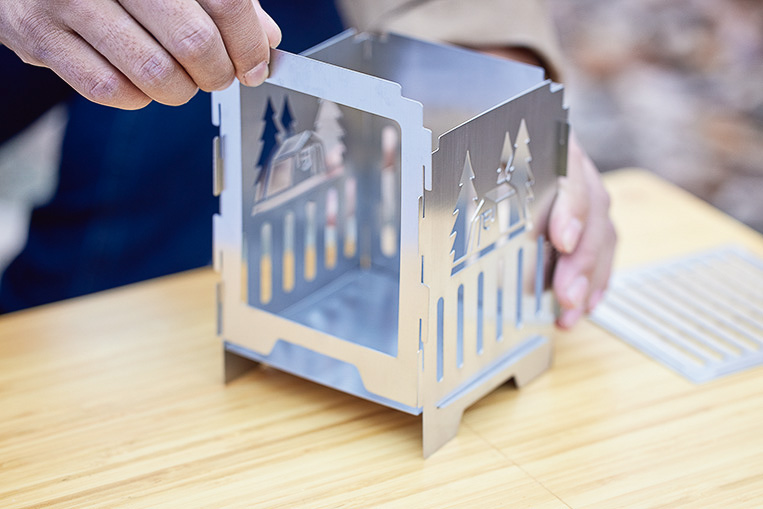 付録の焚き火台はステンレスの組み立て式