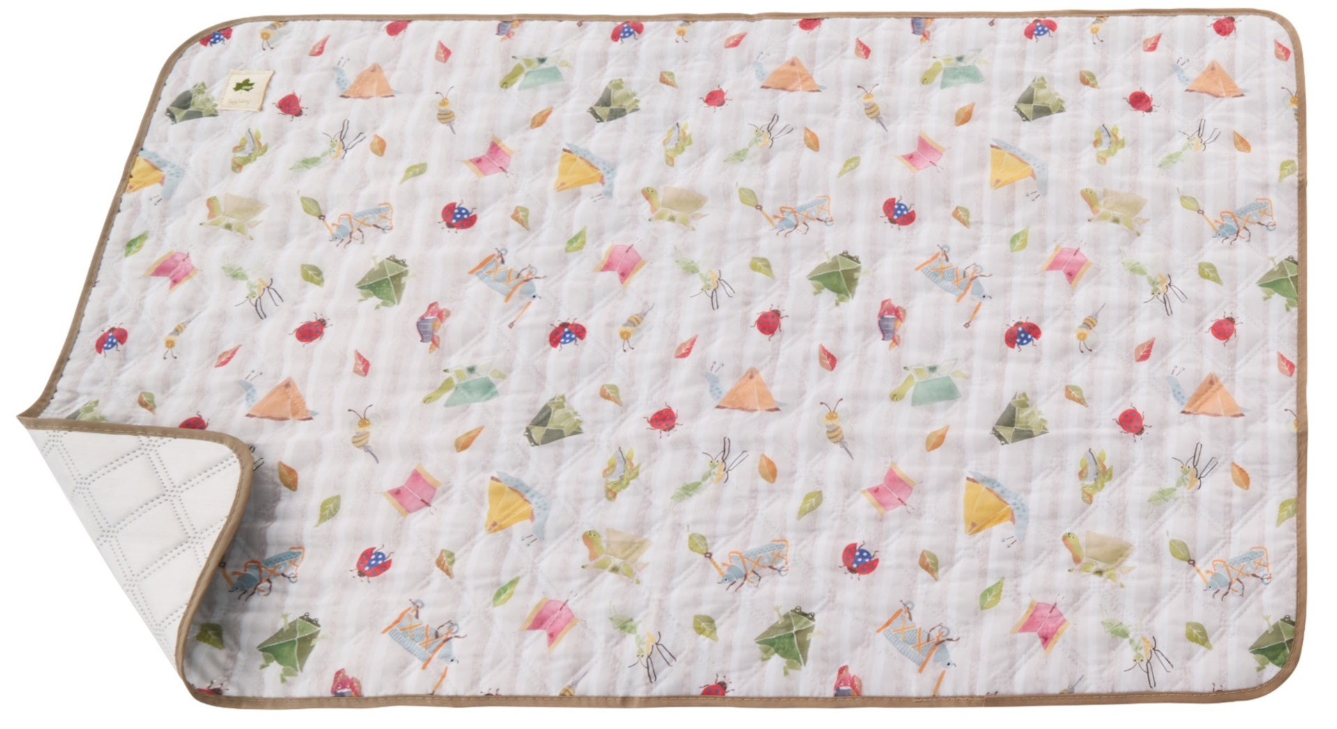 クッション性のある「キルティングシート（100×60cm）」（2780円）。約230gと軽量で、持ち運び用の収納バッグ付き