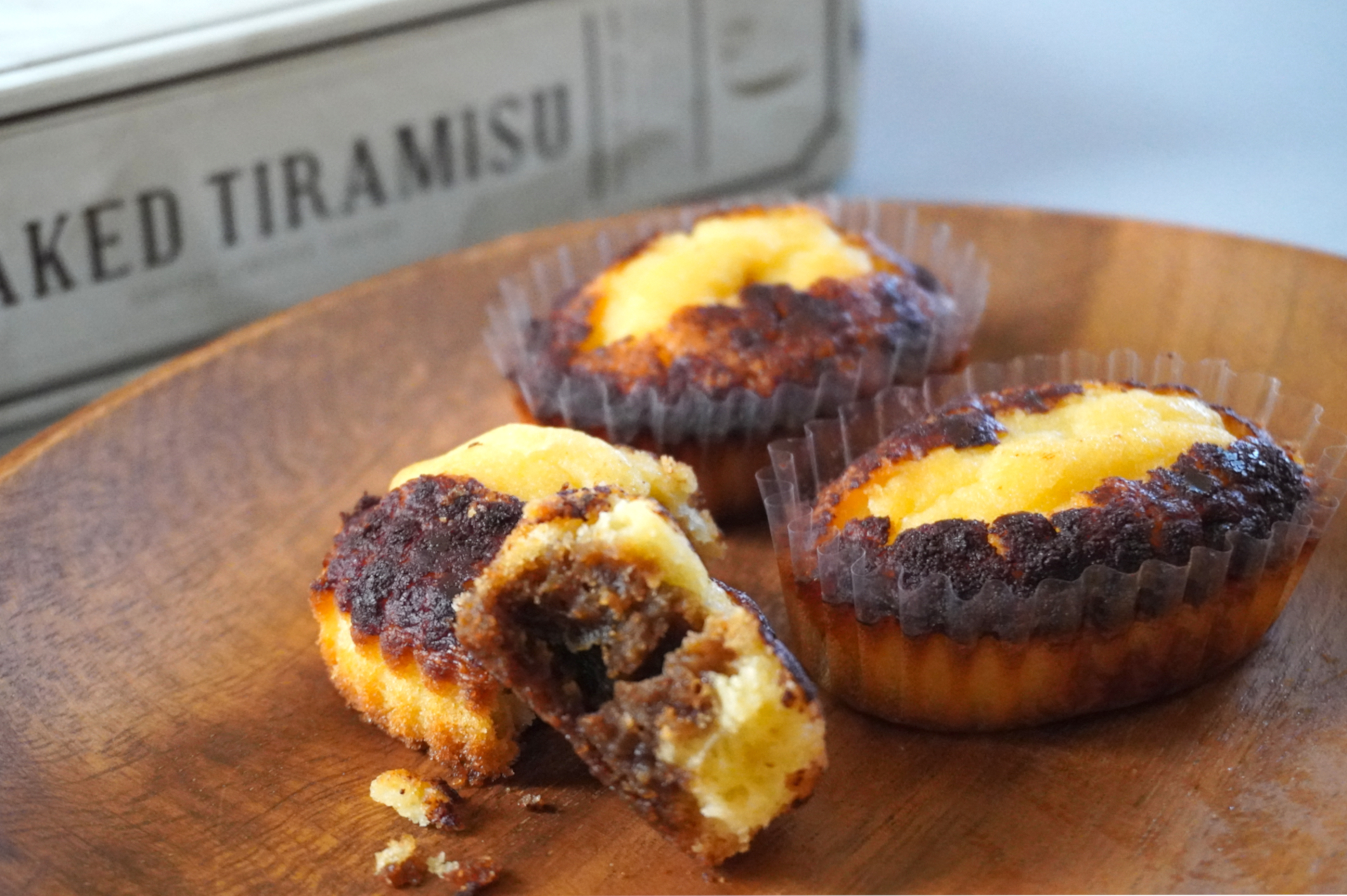 カフェで味わうような生ティラミスを気軽にお土産にできる「焼きティラミス」。じゅわっと染みるコーヒーシロップが効いています