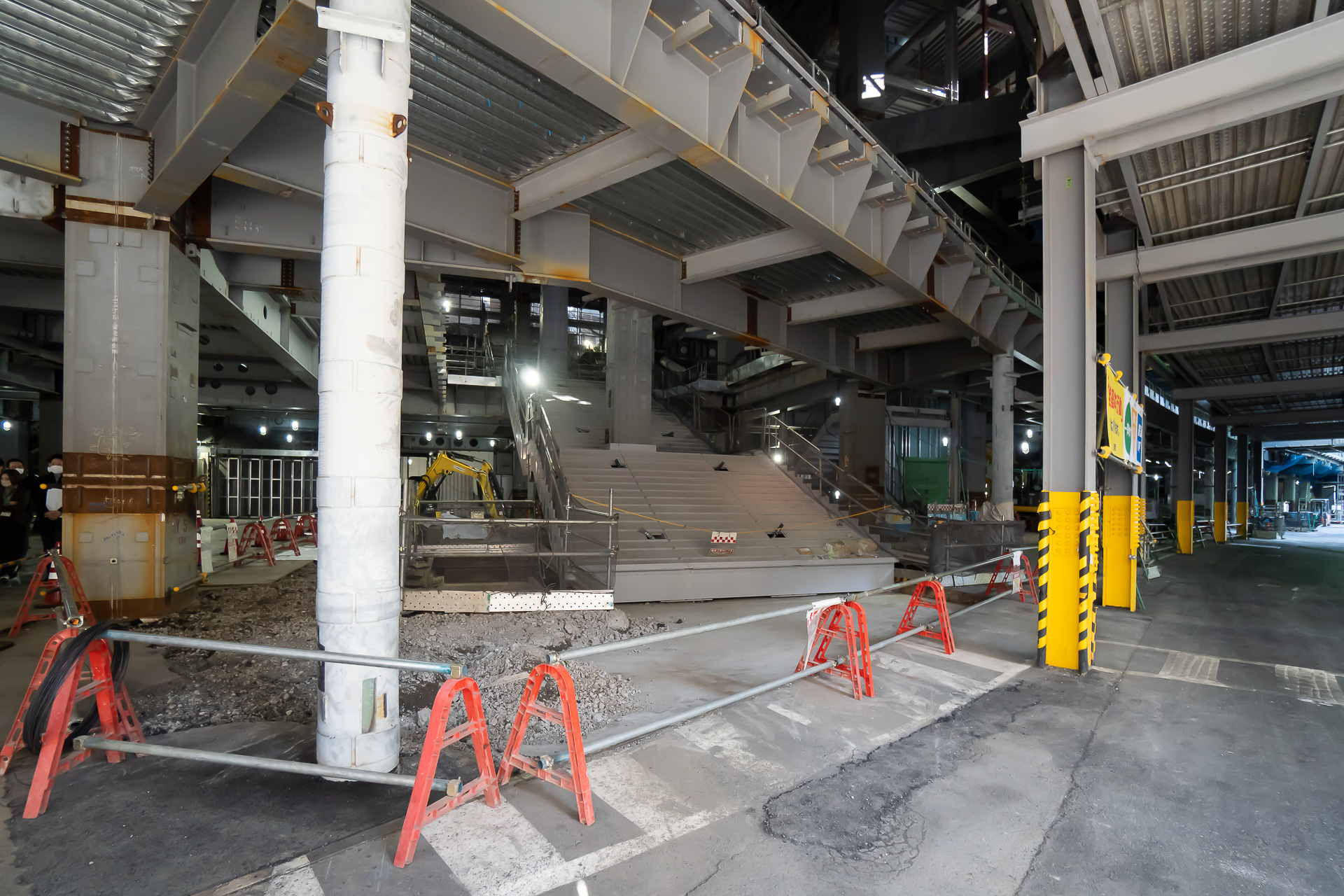 工事中の1階には大きな階段ができていた