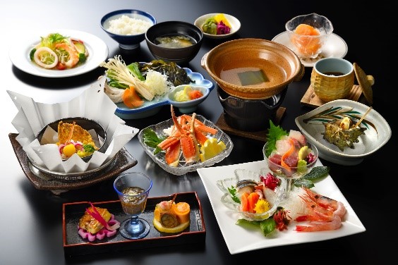 SADO二ツ亀ビューホテル・夕食の一例