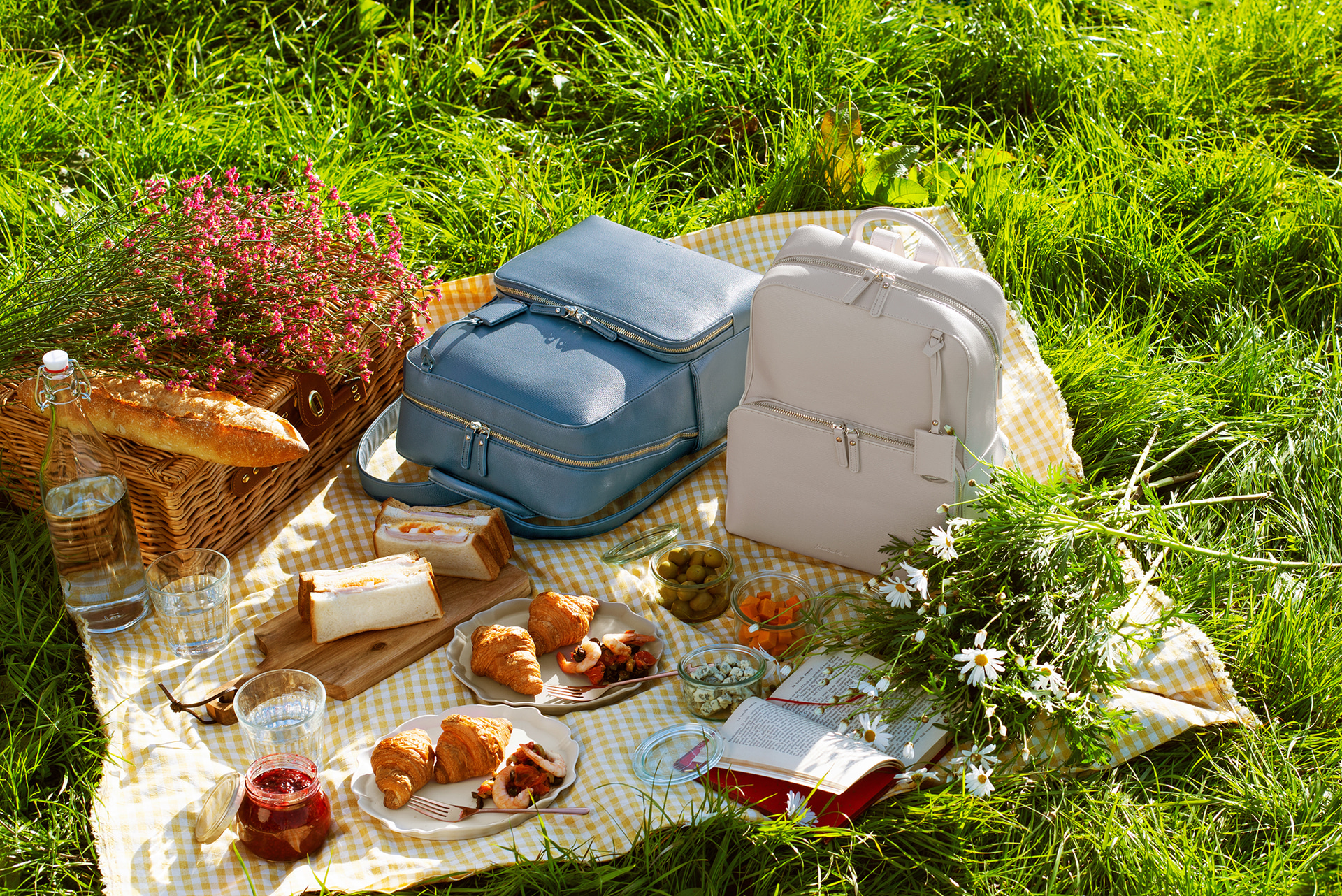 ジュエルナローズの通勤リュックに春夏新色のホワイトとブルーグレーが登場