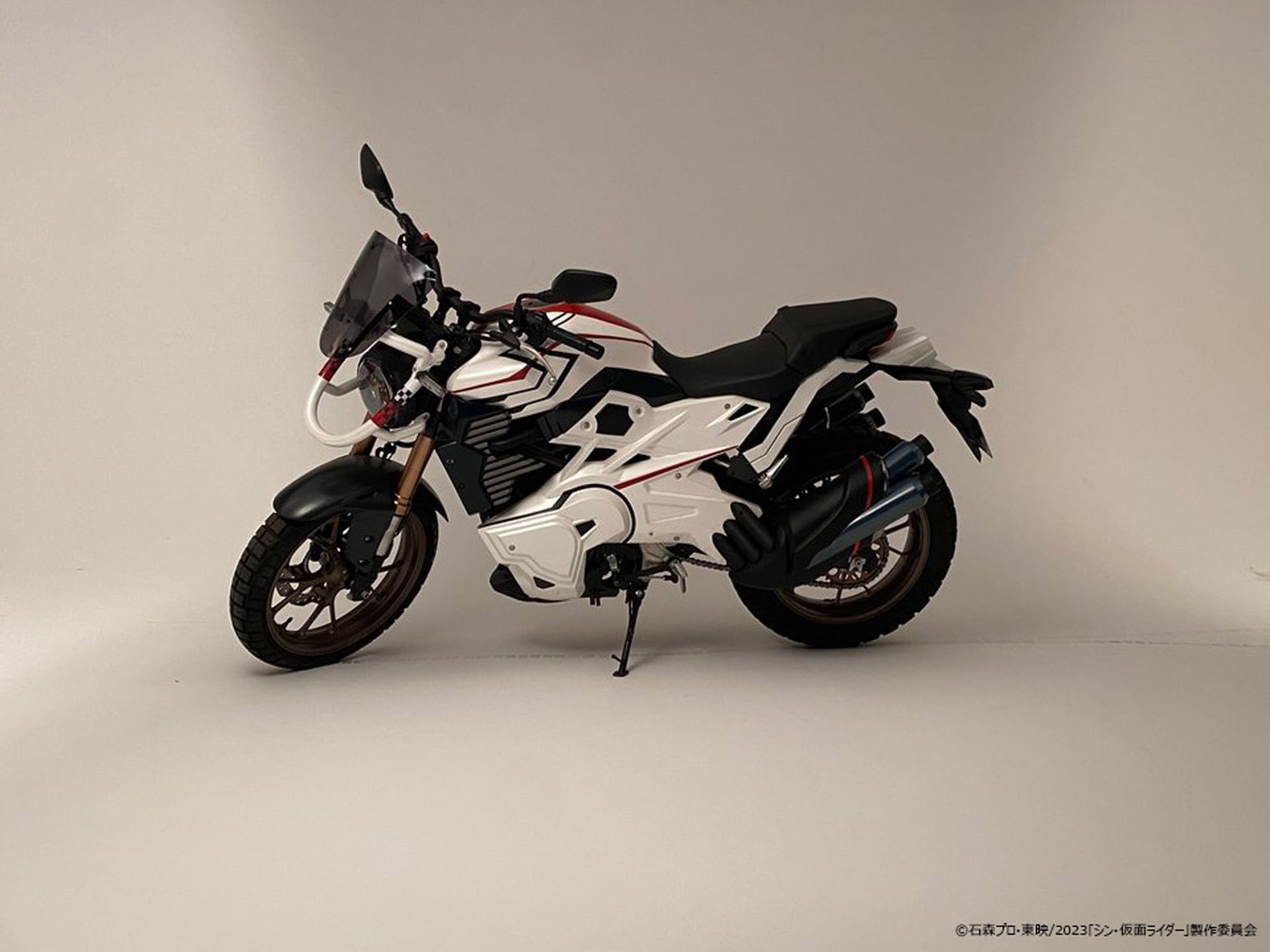 「サイクロン号」を展示