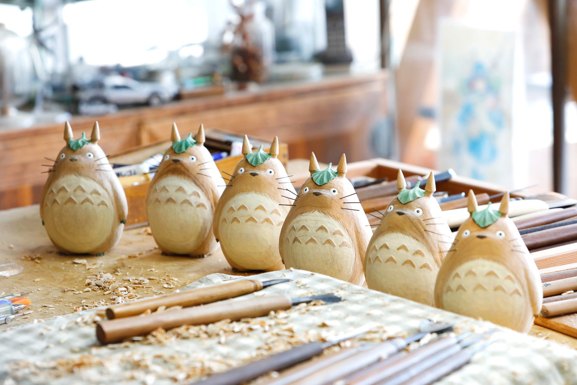 職人が一つ一つ手彫りするため、少量生産になる