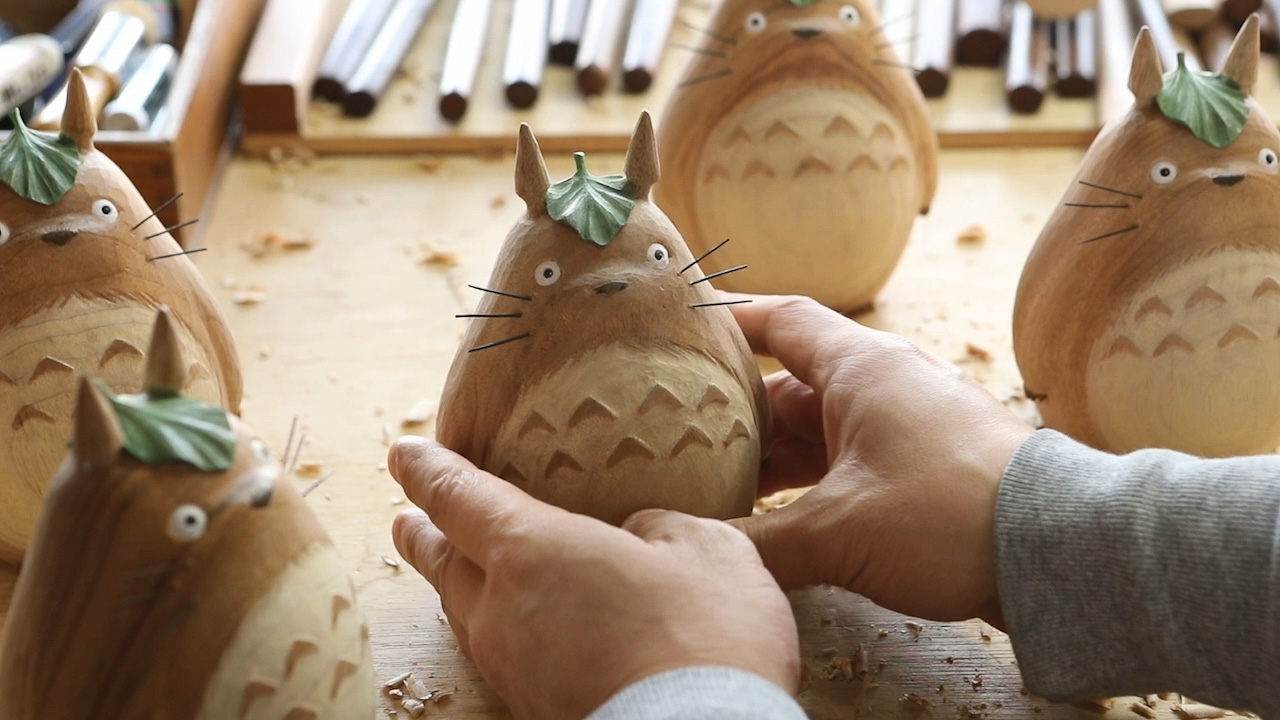 職人が一つ一つ手彫りするため、少量生産になる