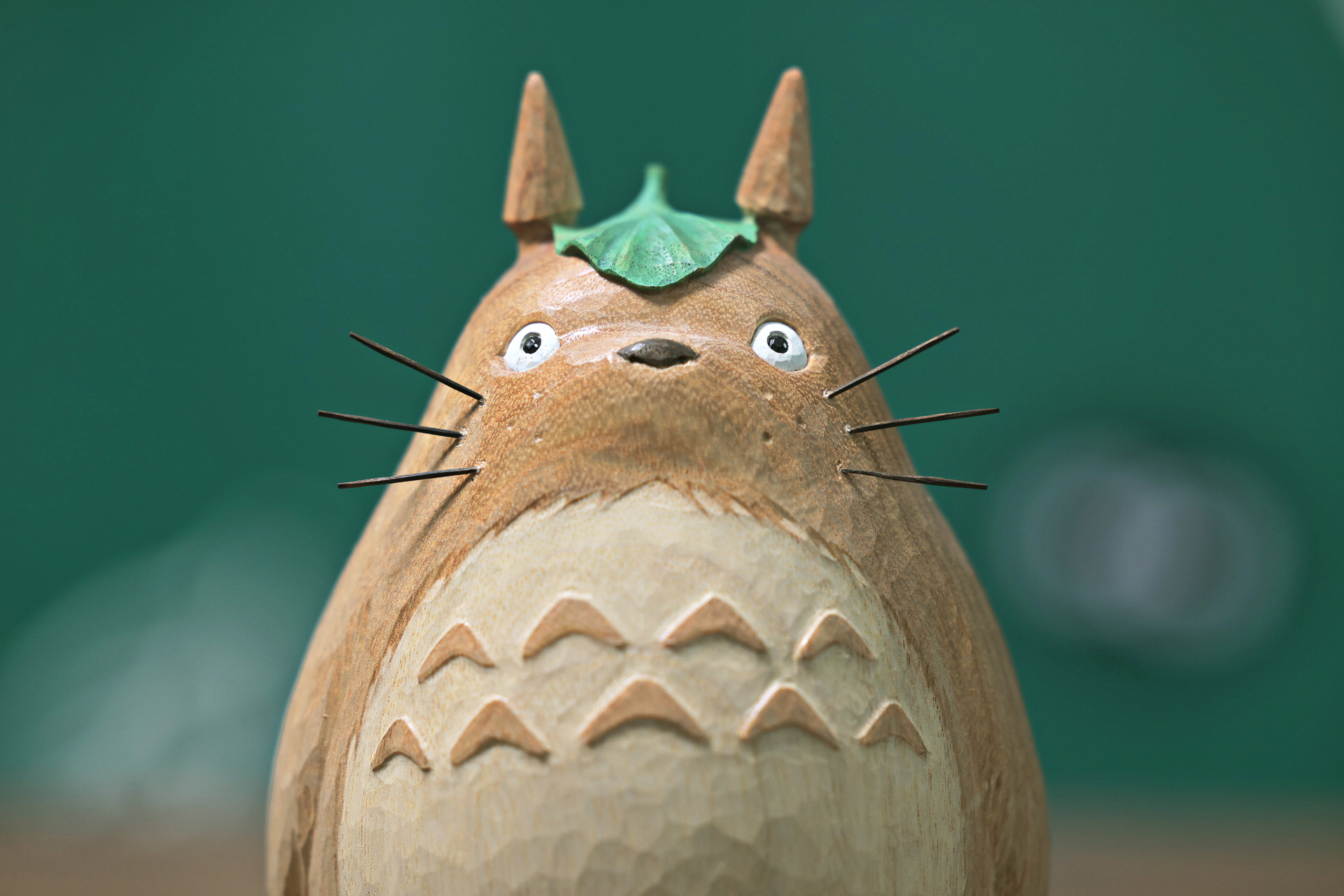 ちょっと上向きの鼻と目の表情はまさにトトロ