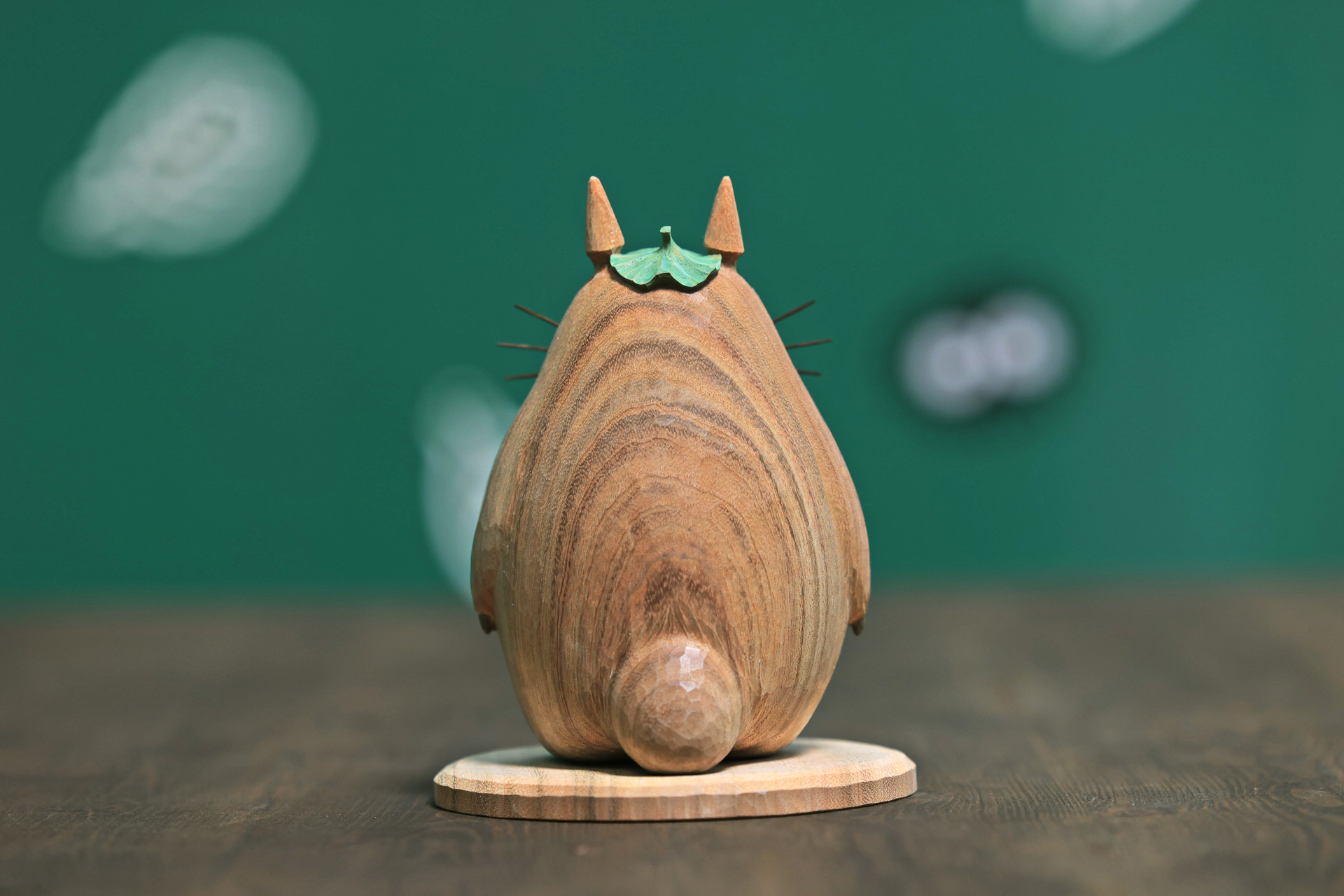 ちょっと上向きの鼻と目の表情はまさにトトロ