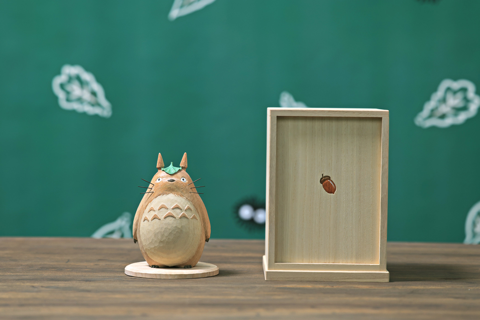 台座と桐箱付き