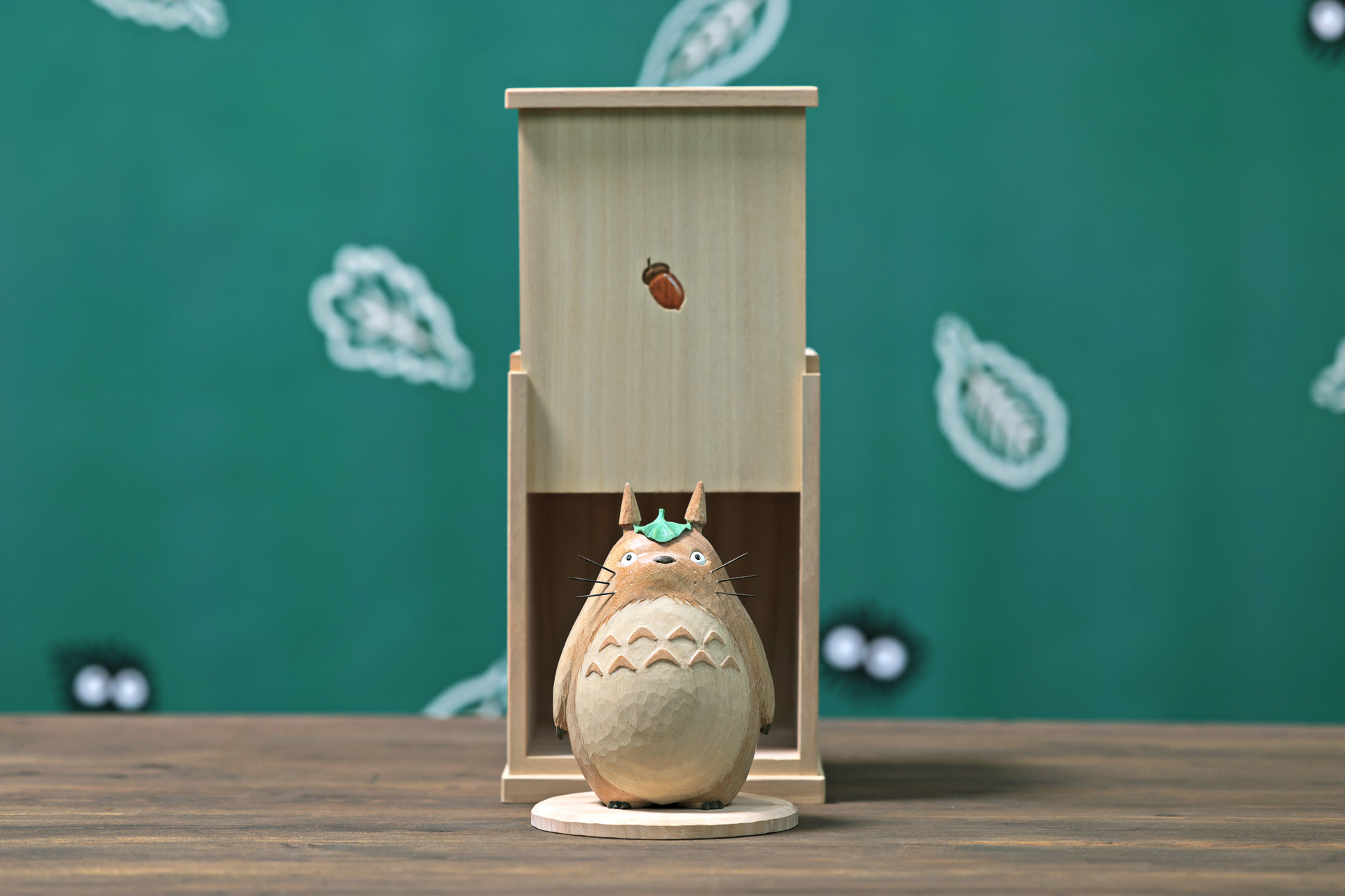 台座と桐箱付き