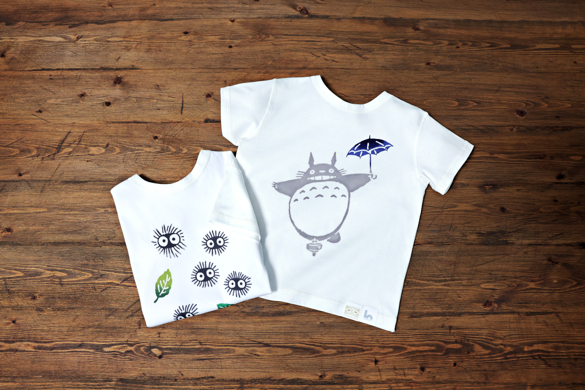 「裏表がない注染Tシャツ」（各5500円）