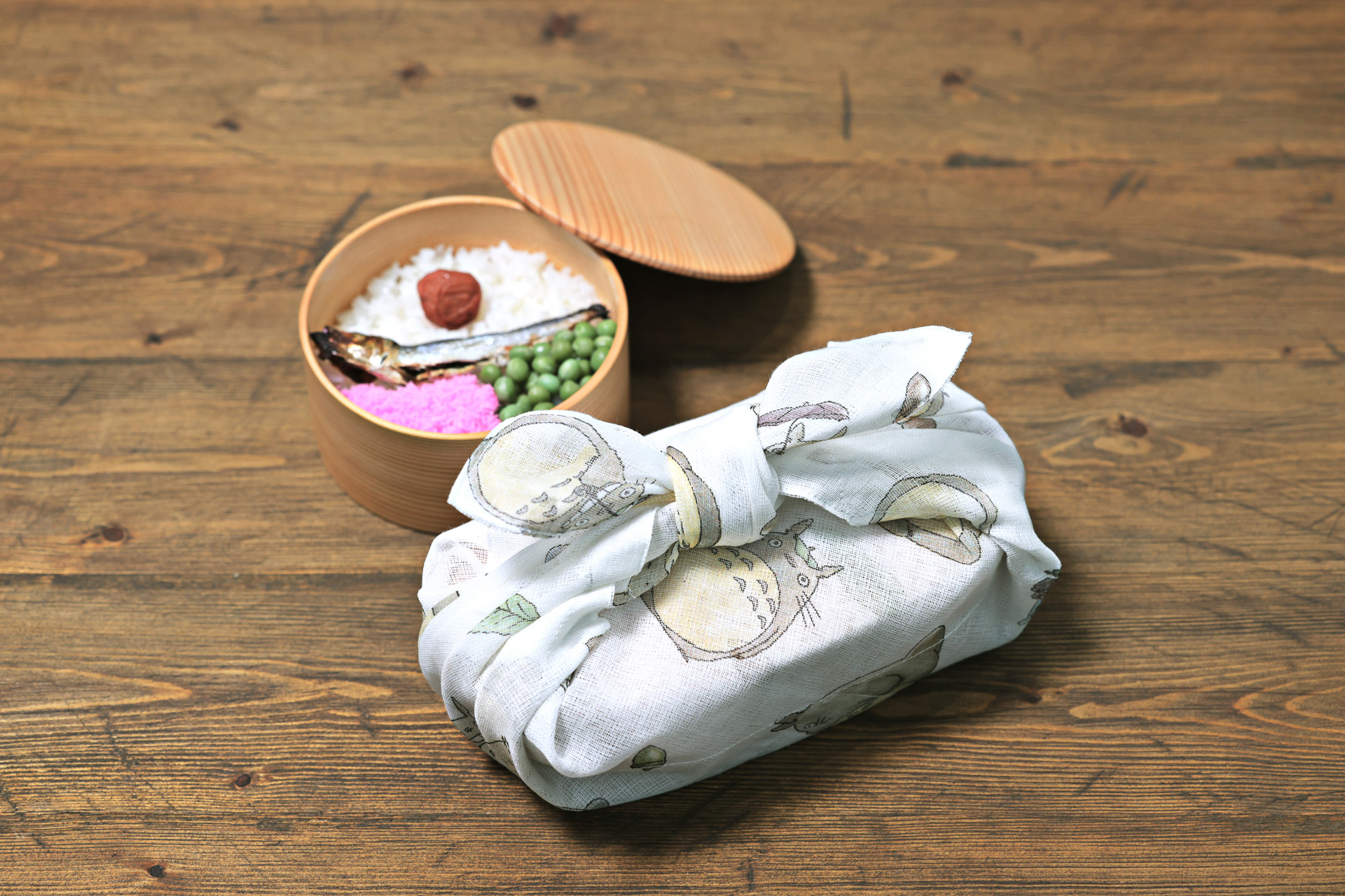 「となりのトトロ花ふきん」（1320円）