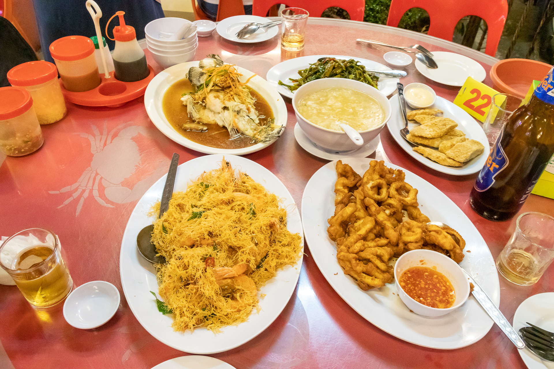 Welcome Seafood Restaurantでいただいたディナー。タイガービールは1本、20リンギットだった