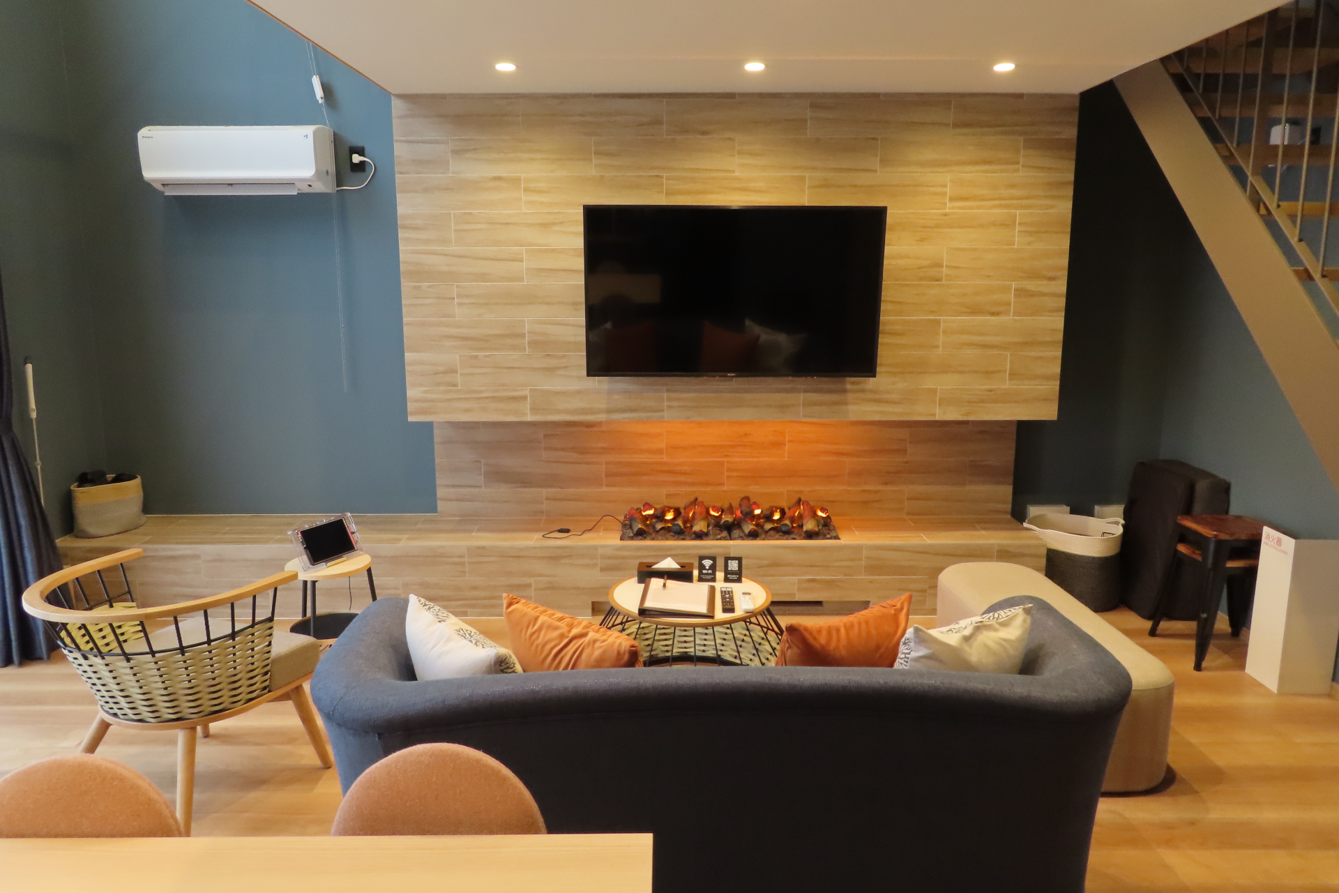 「深い海」がテーマのD103号室。ドッグランもある