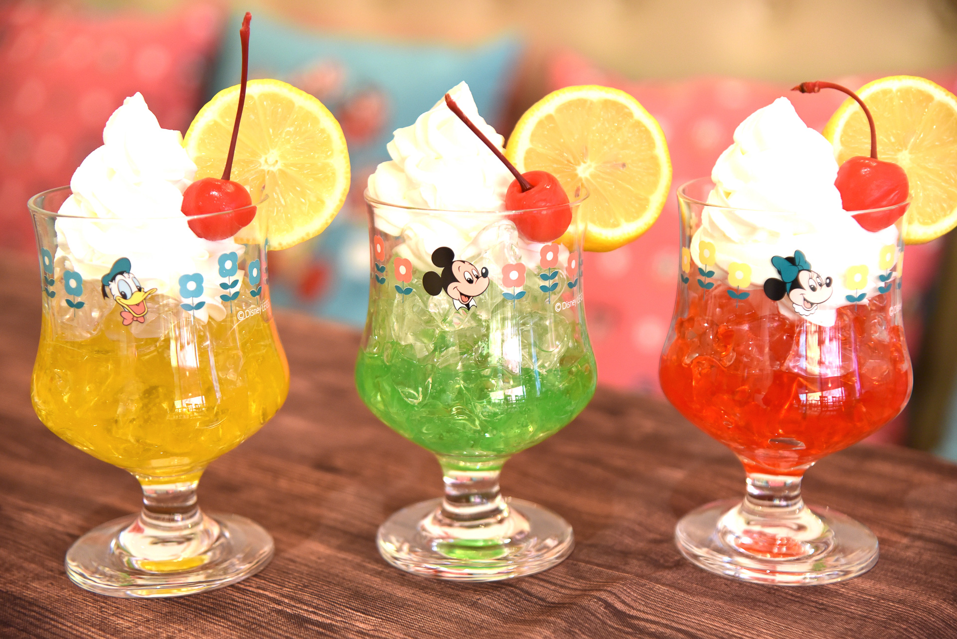 原宿で昭和レトロなメニューとディズニーグッズが楽しめる「ミッキー＆フレンズ」OH MY CAFE