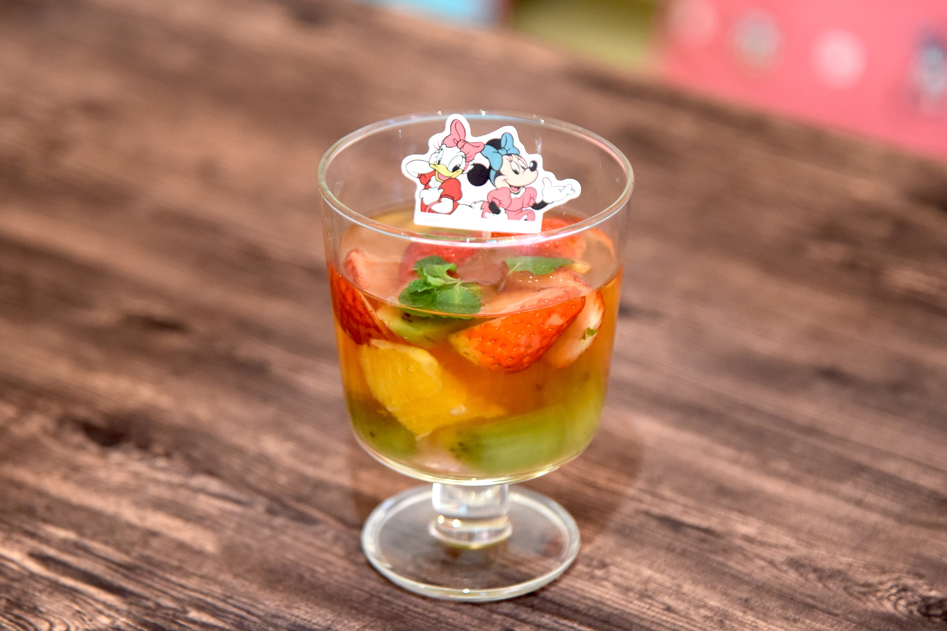 「【ミニー＆デイジー】ラブリーフルーツティーポンチ」（1419円）