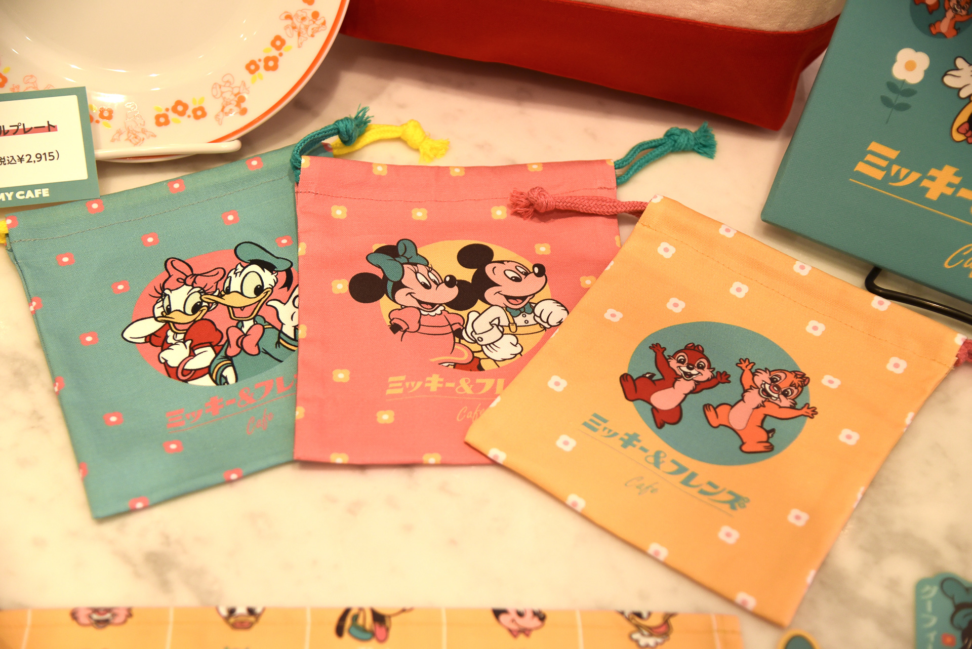 おにぎりからあめちゃんまで、なんでも入る「きんちゃく」（各1320円）