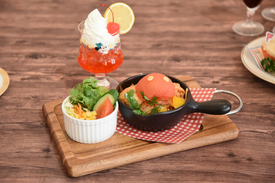 ディズニー×レトロ喫茶メニュー、ちょっと懐かしいが新しい!? 明日