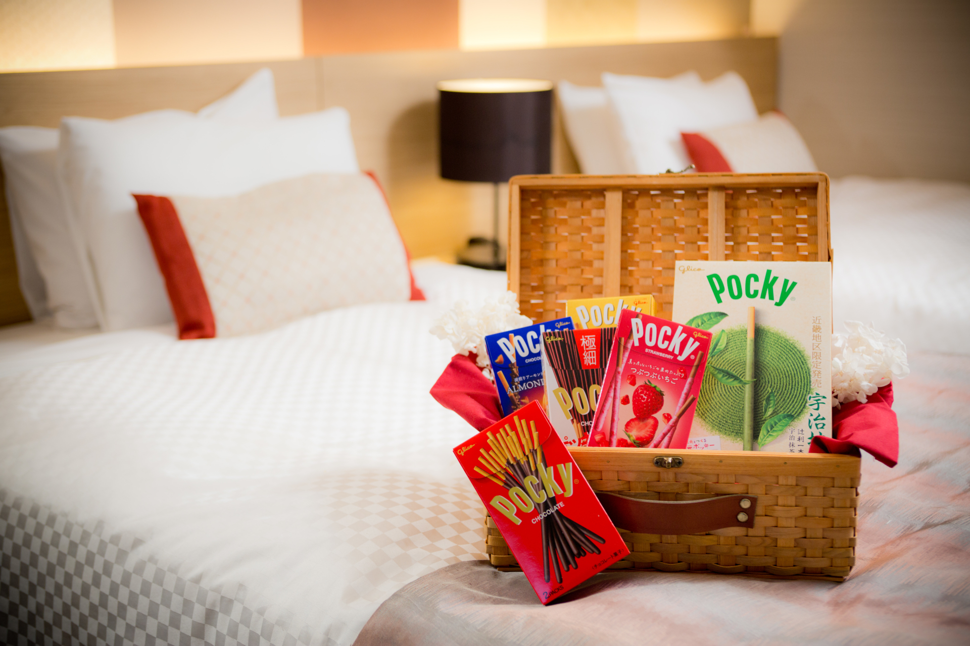 食べ比べプランでは定番の「ポッキーチョコレート」「ポッキー＜極細＞」や近畿地区限定「ポッキー＜宇治抹茶＞」を含む6種類が味わえる