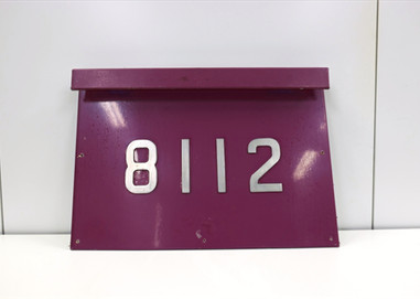 半蔵門線 8000 系「8112」前面車号板