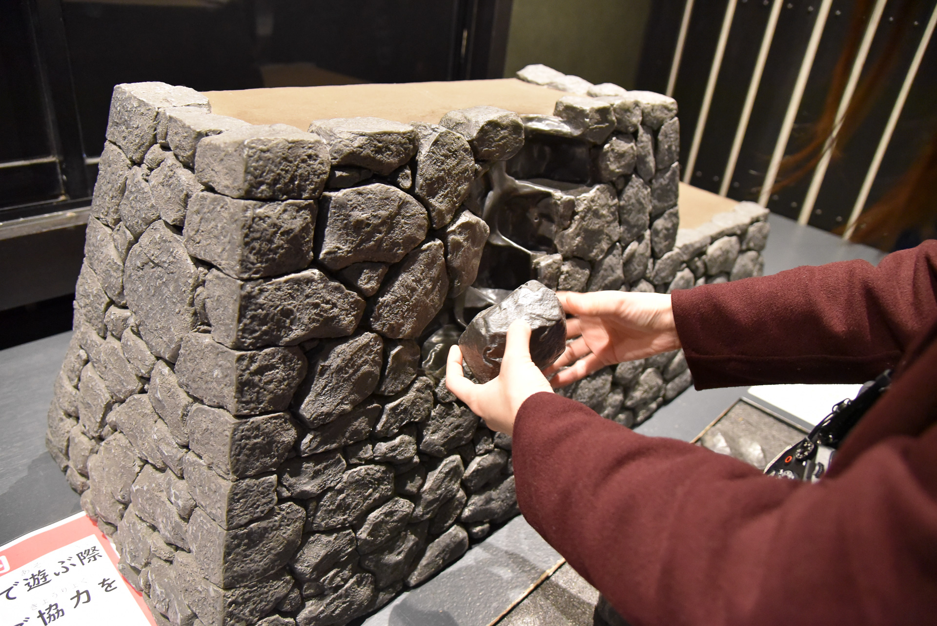 難易度MAX「石垣パズル」。入れてはバランスを見てを繰り返し石垣職人や修復時の気持ちに