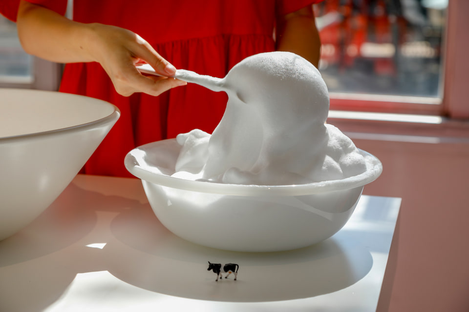 牛乳石鹸のイベント「赤箱 AWA-YA」京都で開催。よーじやコラボ/泡