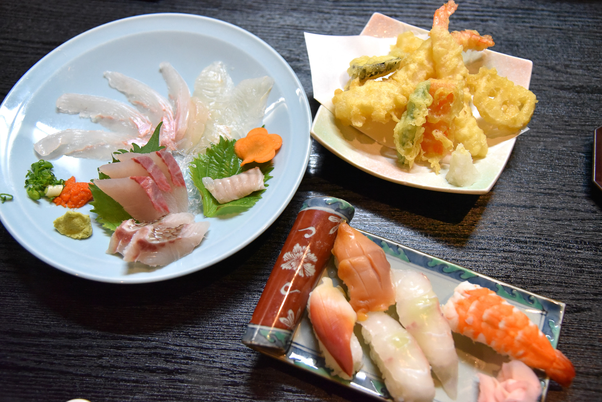 お刺身や握りなどをオーダー