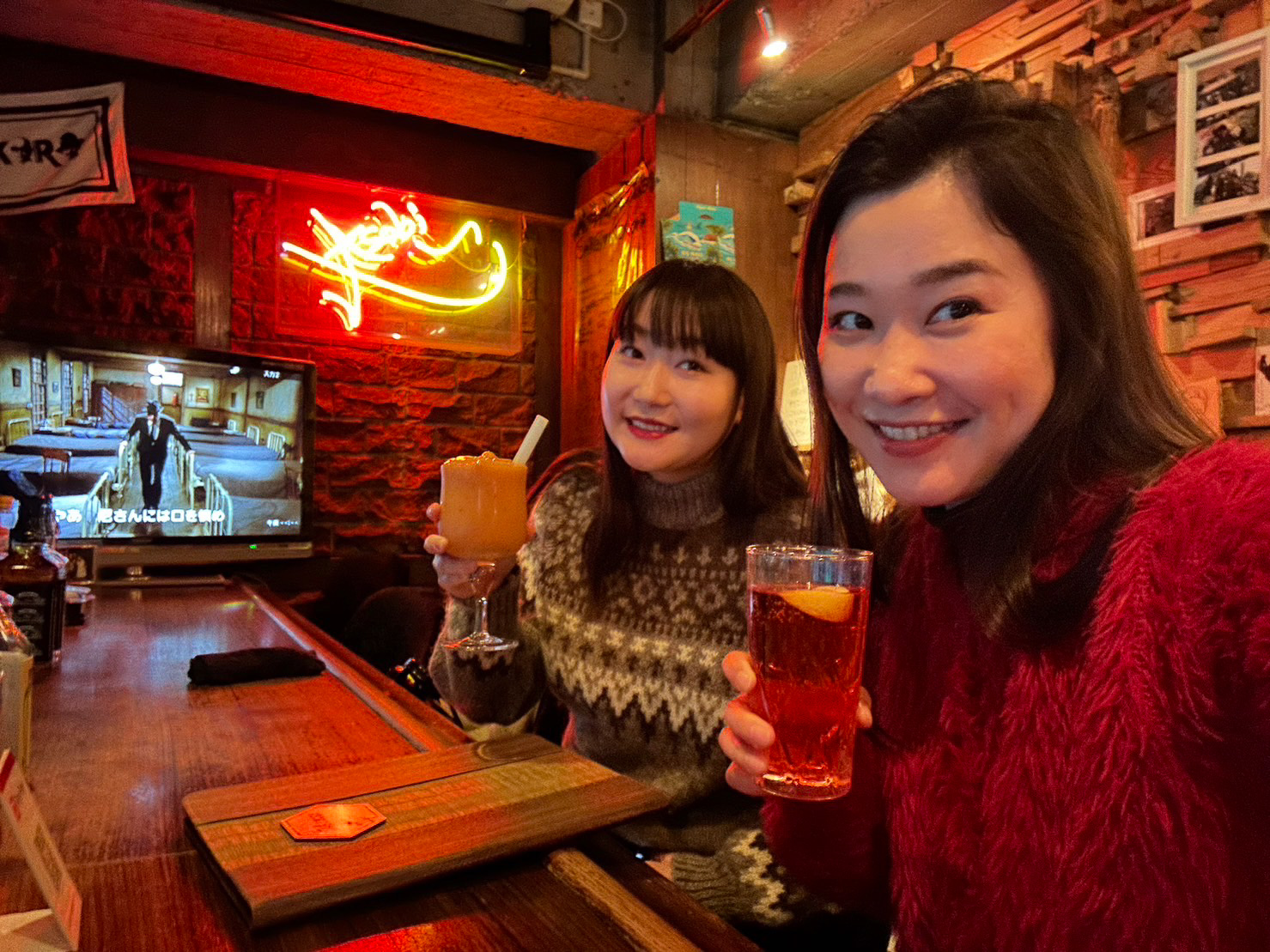 ドリンクを頼んで乾杯