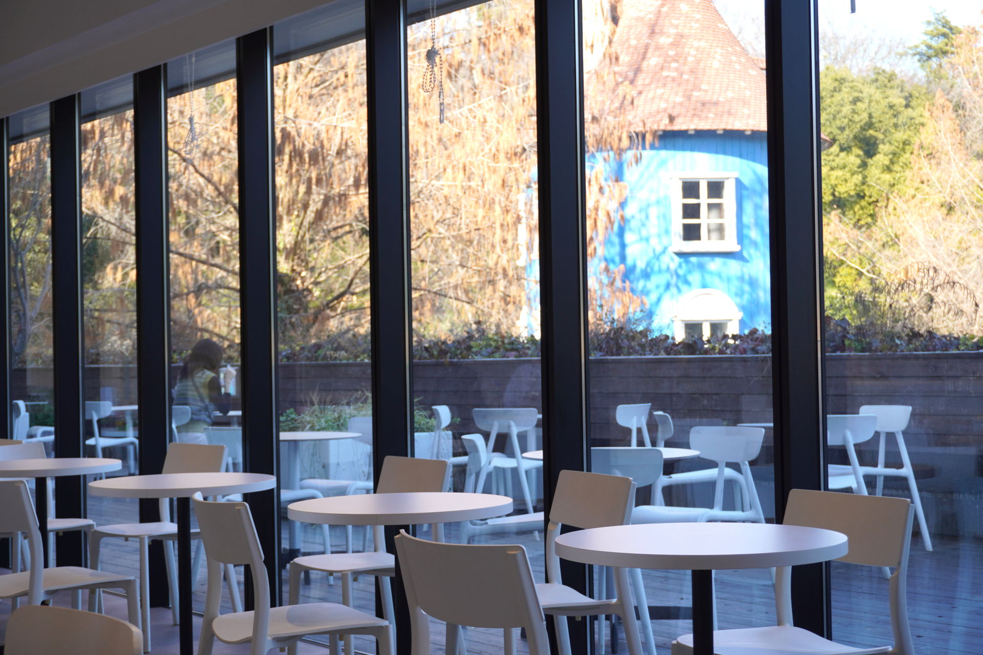 ライブラリー カフェにはテラス席も