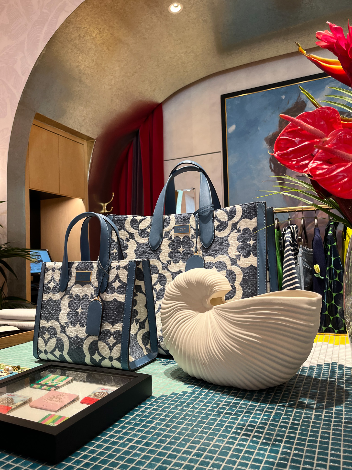 ケイト・スペードの特徴である洗練さと創造性を表現してリニューアルオープン