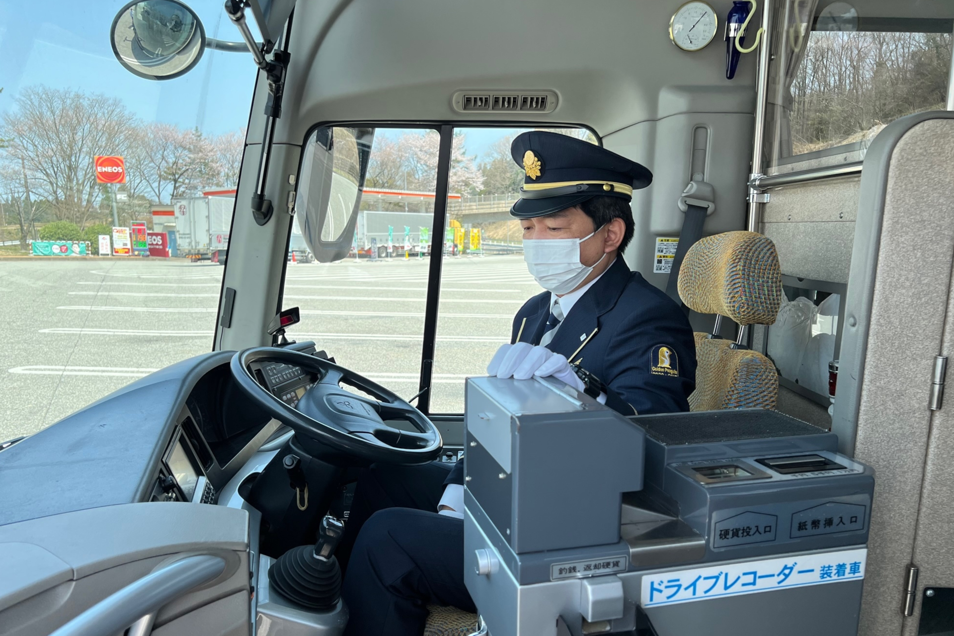 トイレ・無料Wi-Fi付きの車両で運行