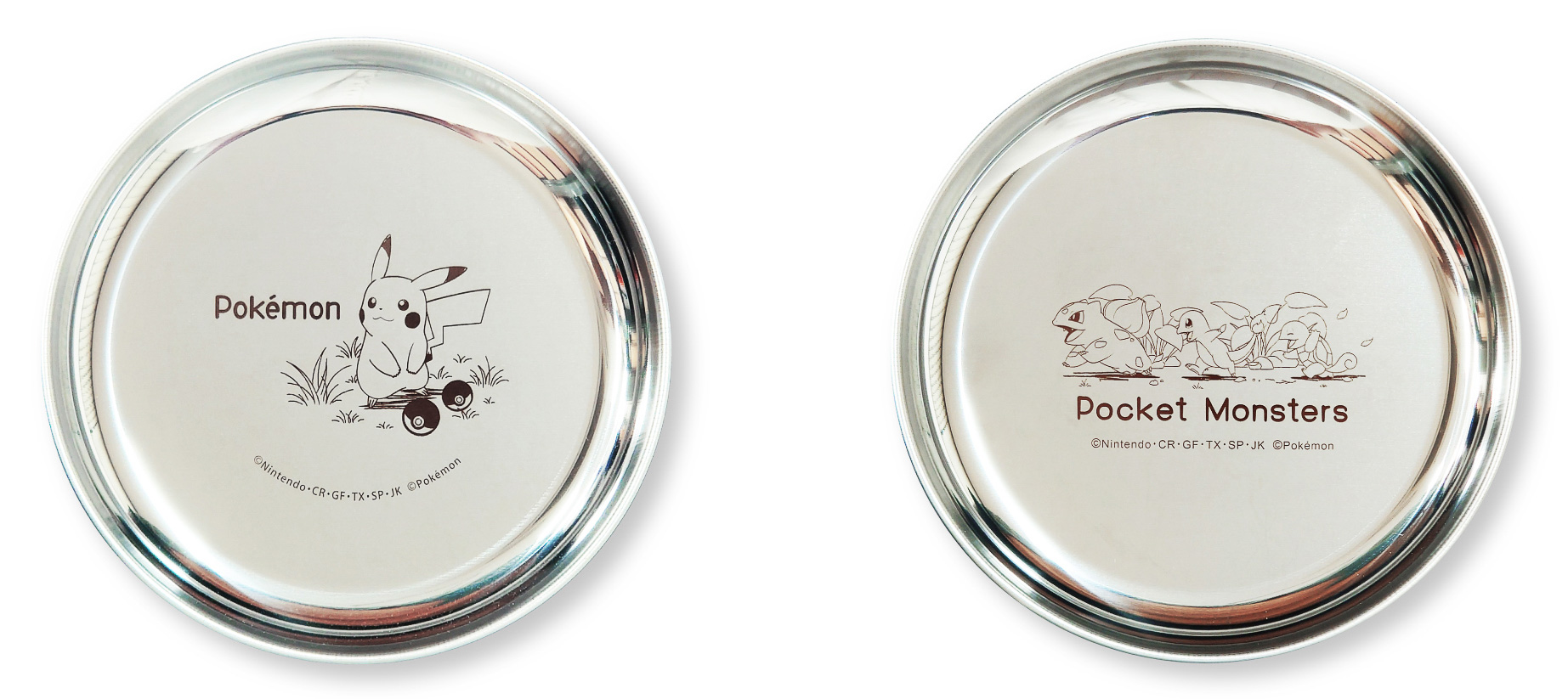 ステンレスプレート ピカチュウ ポケモン（左）、ステンレスプレート フシギダネ&ヒトカゲ＆ゼニガメ ポケモン（右）